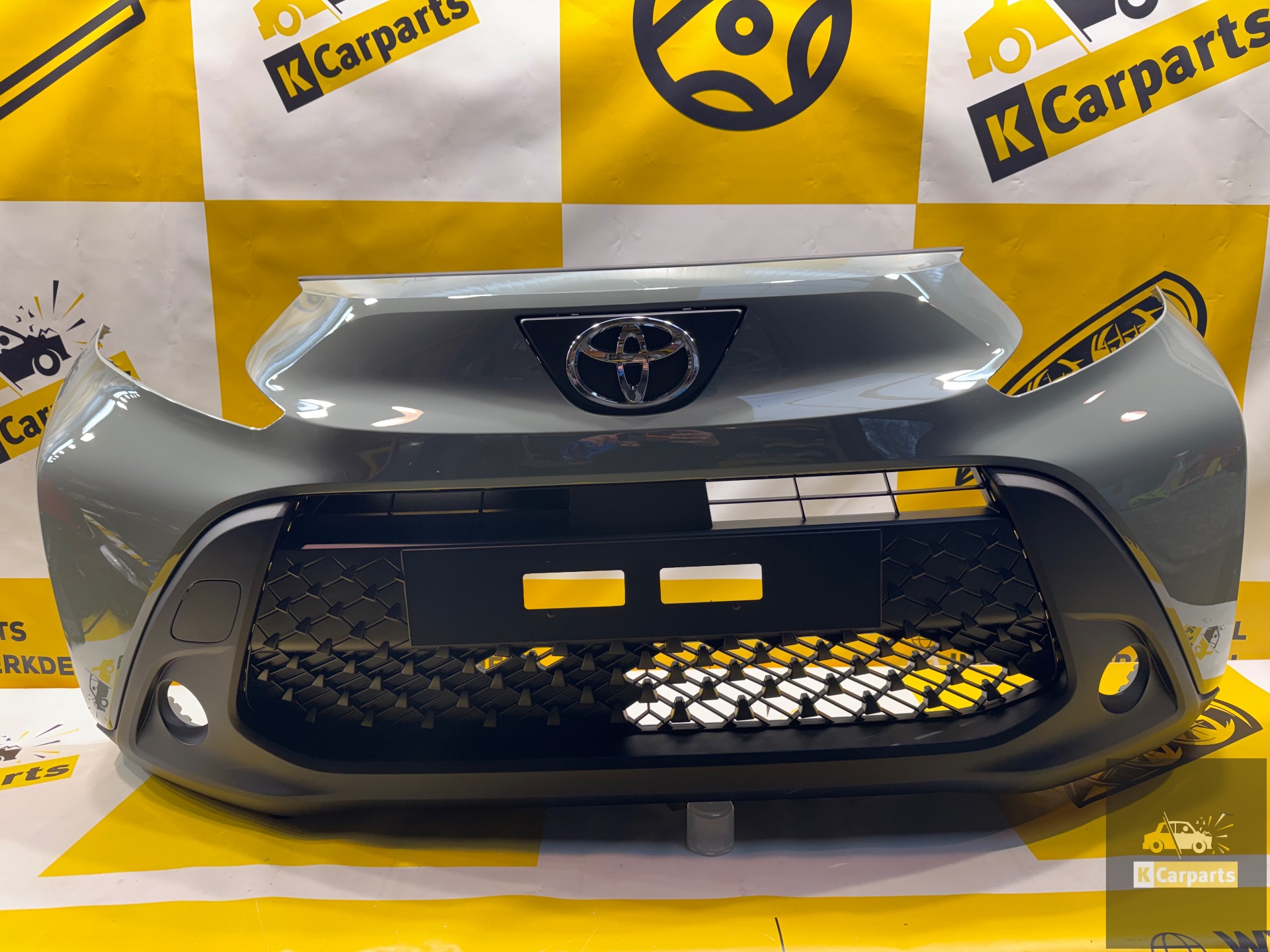Toyota Aygo X Frontstoßstange, original, komplett, 52119-OH19, neu