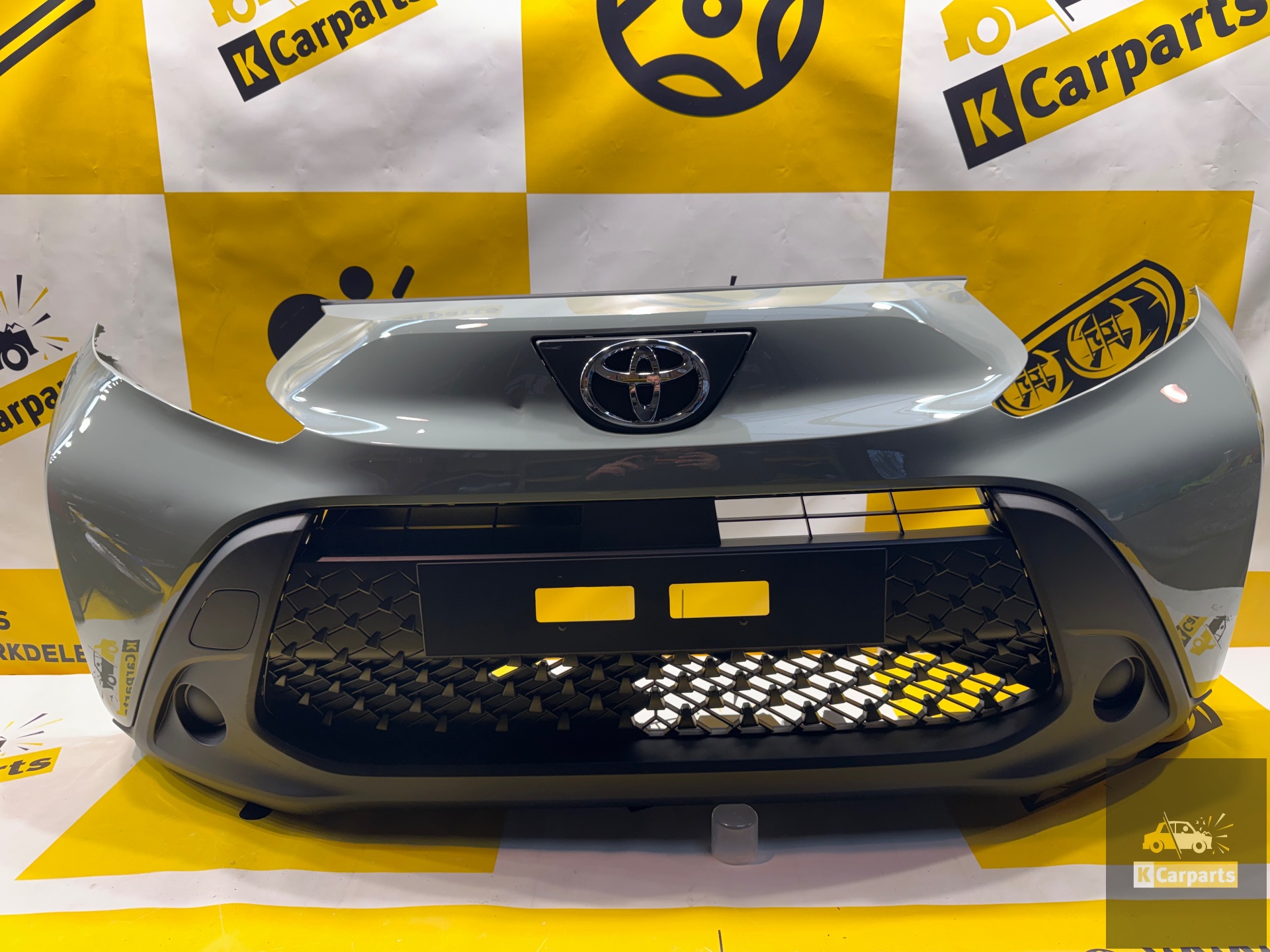 Toyota Aygo X Frontstoßstange, original, komplett, 52119-OH19, neu