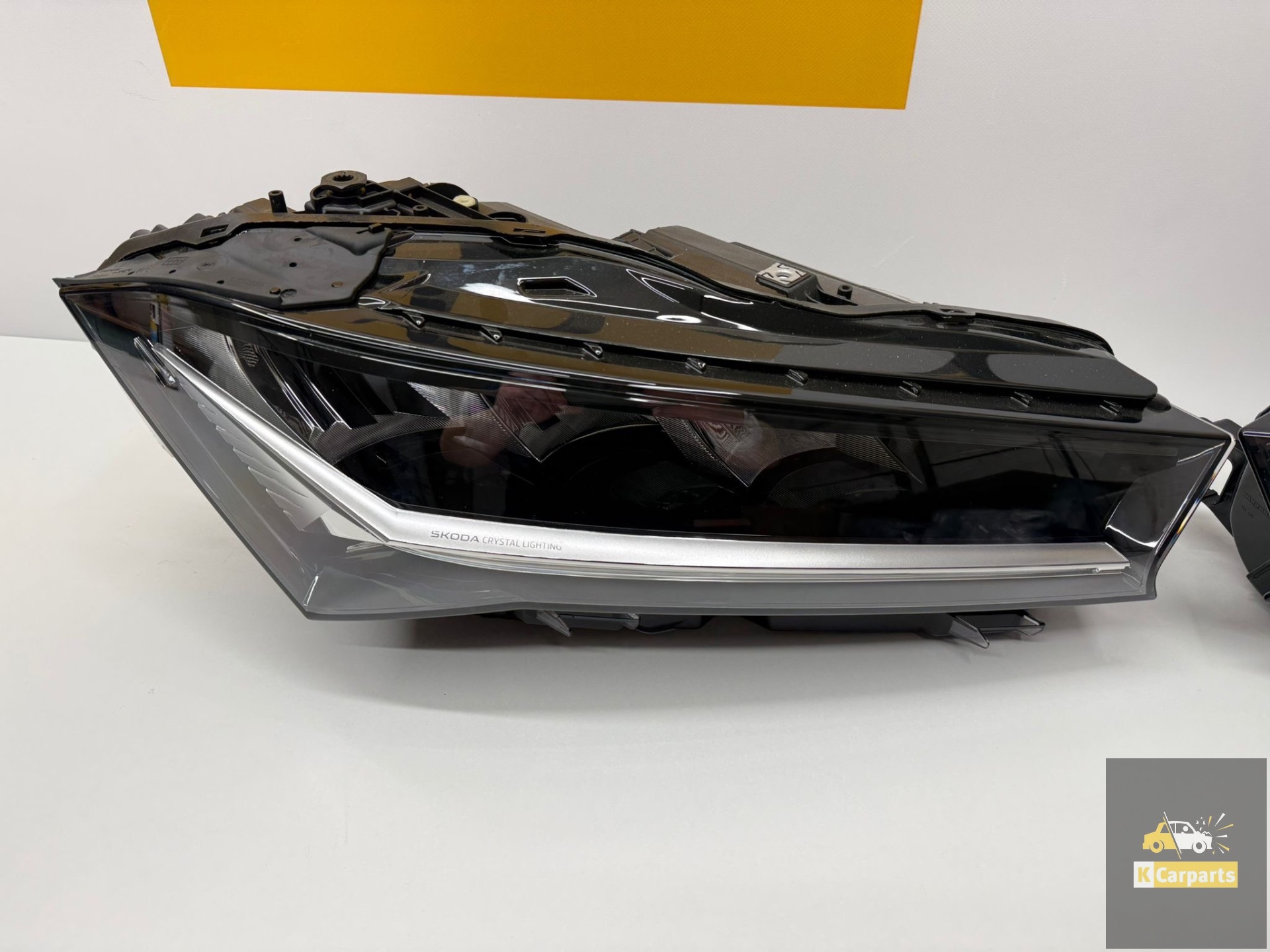 SKODA SUPER B HEADLIGHT LED RIGHT COMPLETE 3P2941016 2024