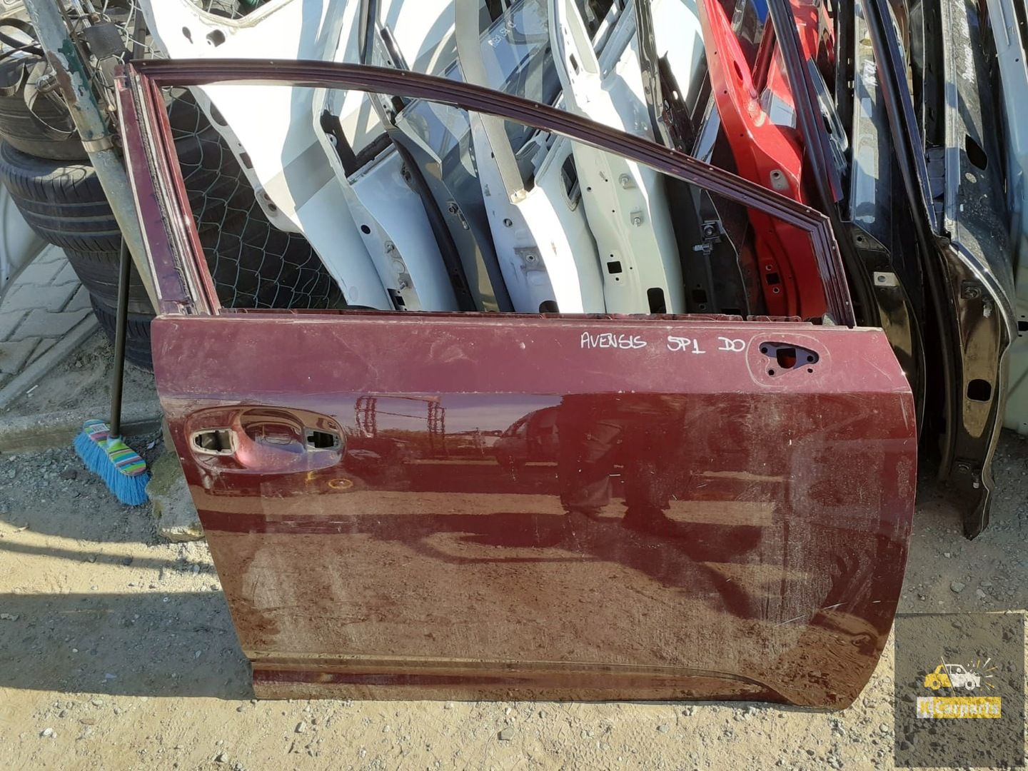 Toyota Avensis T27 front door right