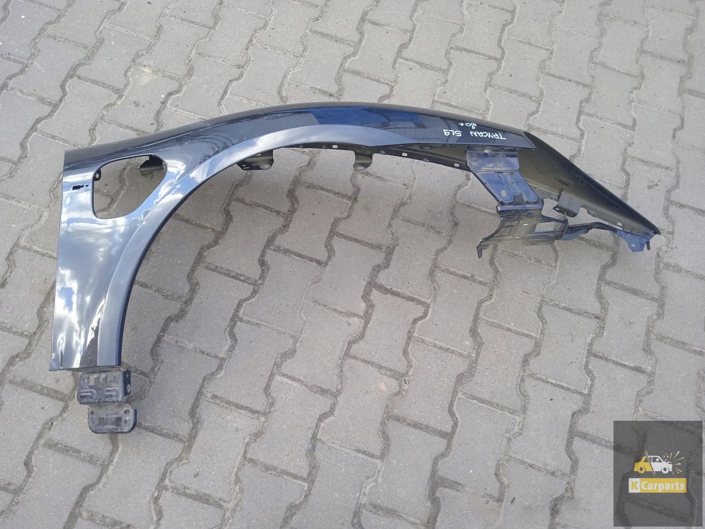 Porsche Taycan rechtervleugel