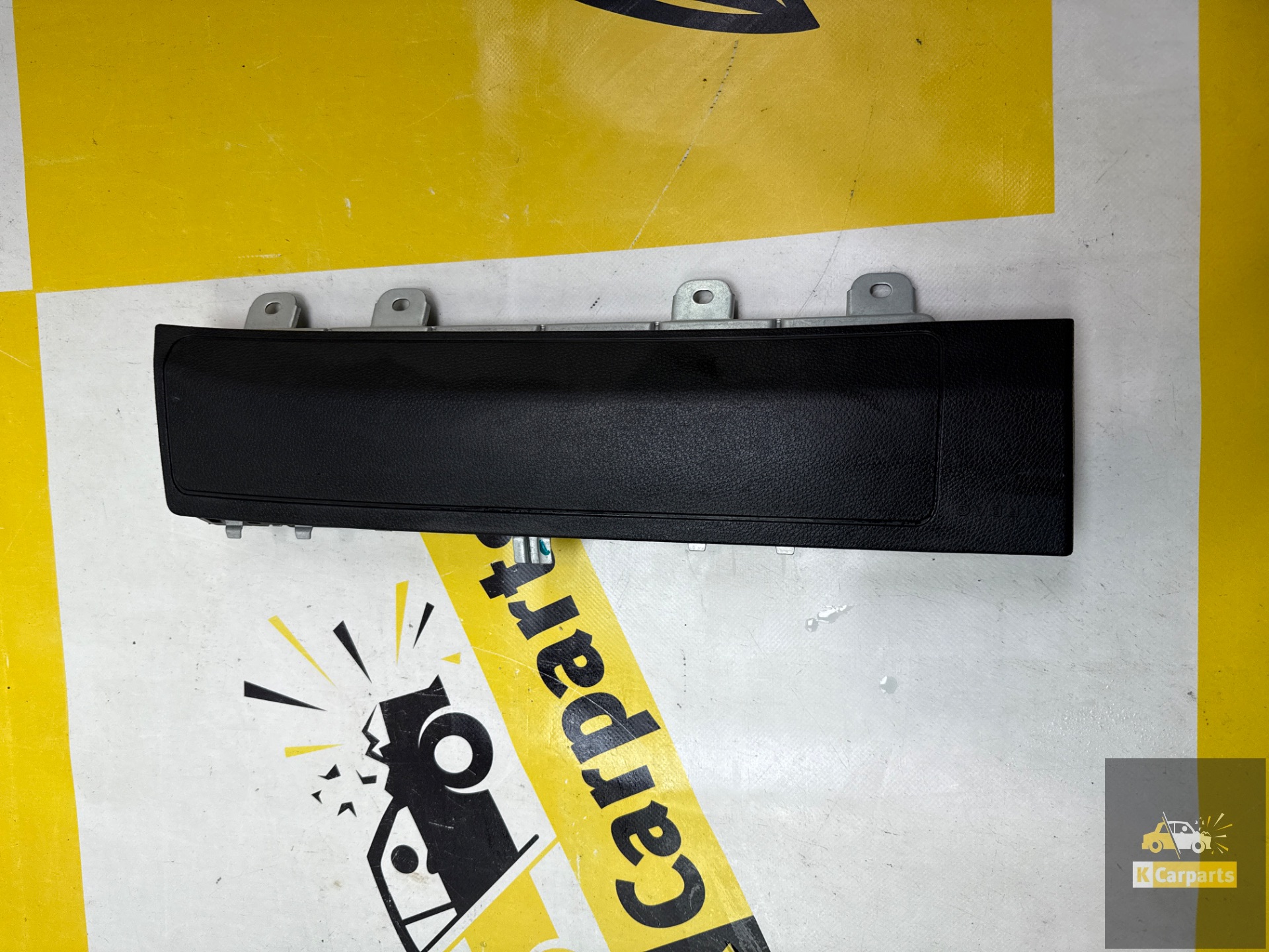 Mercedes B-Class knee airbags 617379600c