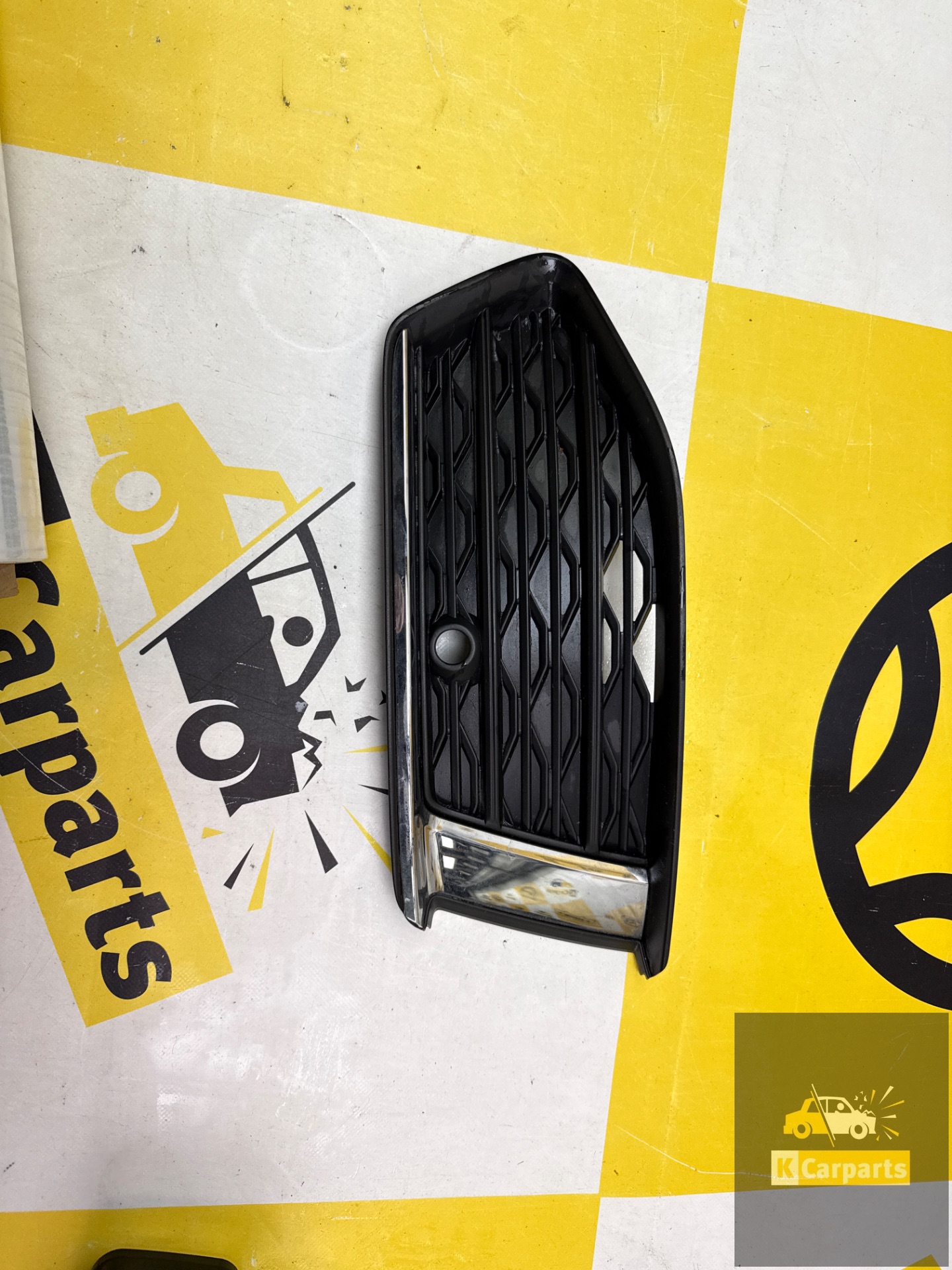 Grille bumper rechts Audi A6 C8 4k0919268b