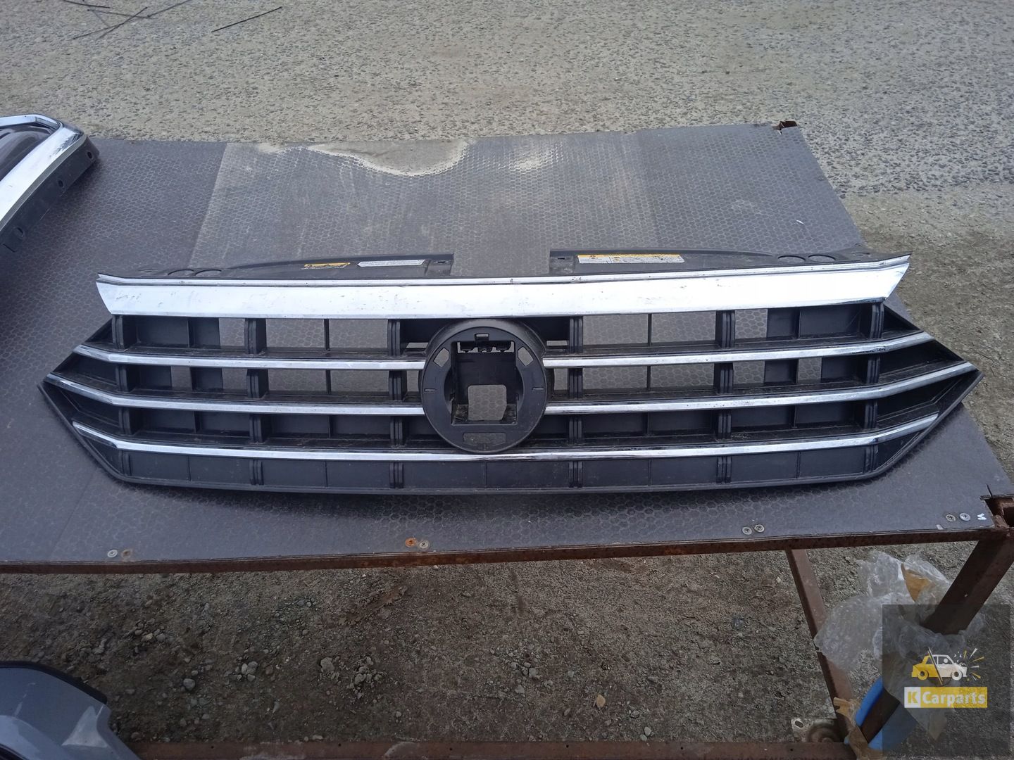 17A.853.653E, calandre factice discrète pour VW Jetta VII 2018-2022
