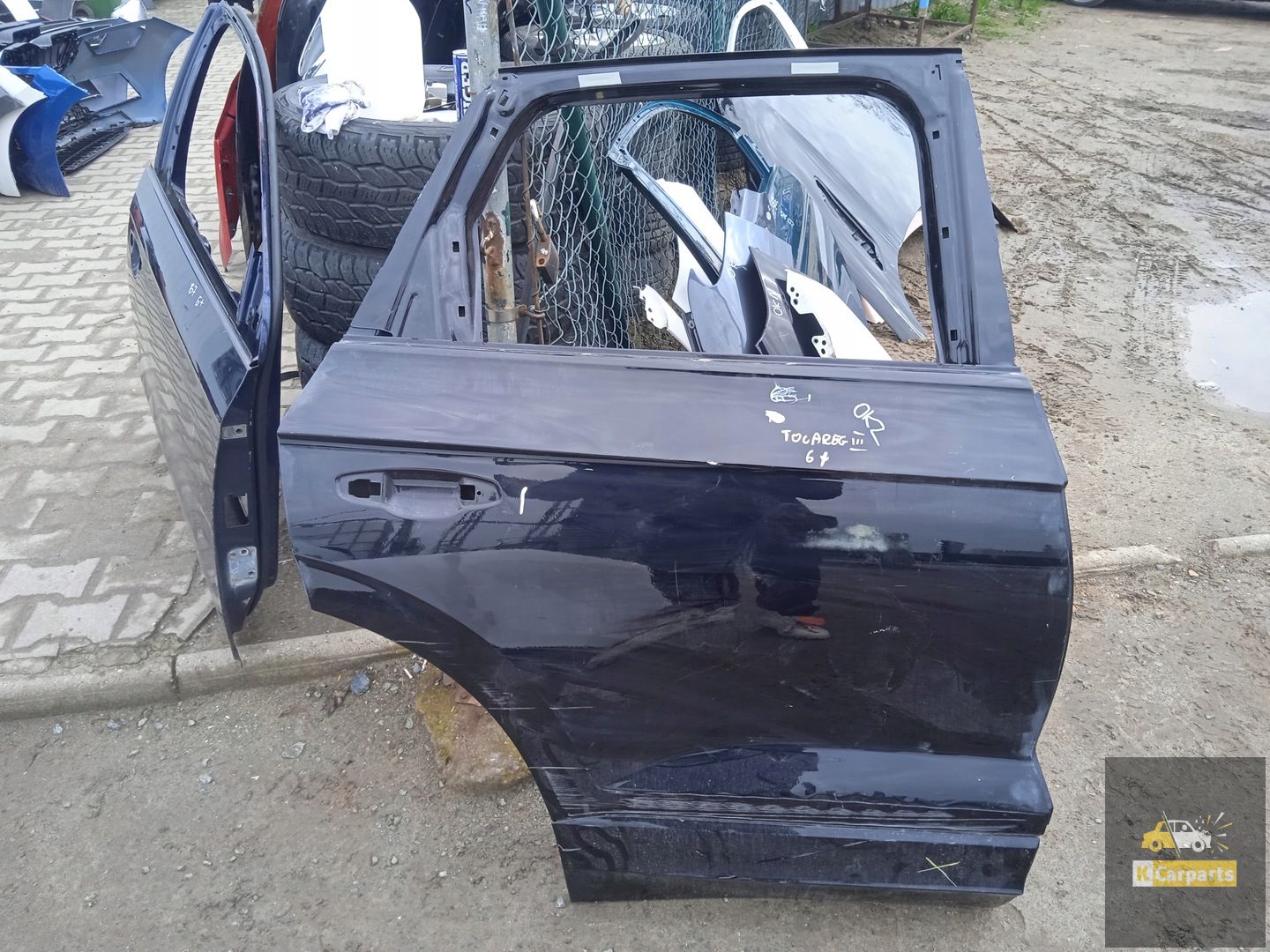 VW Touareg III right rear door