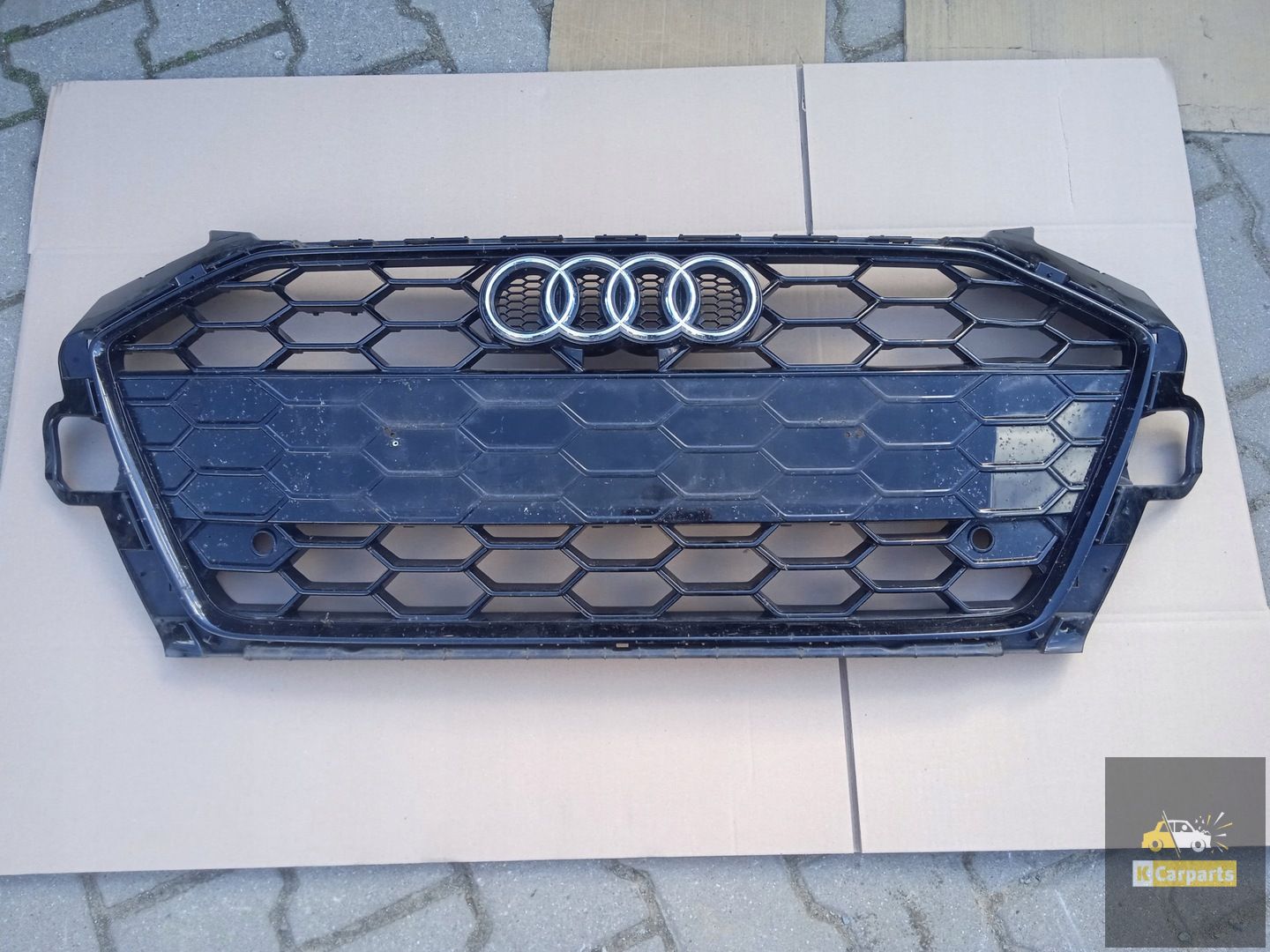 Audi A4 B9 8W S-Line grille omhoog