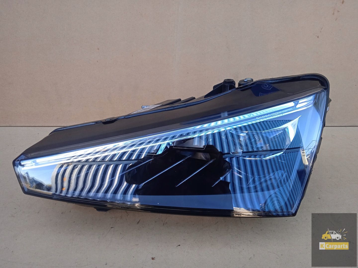 657941015A, Skoda Scala Complete LED light left