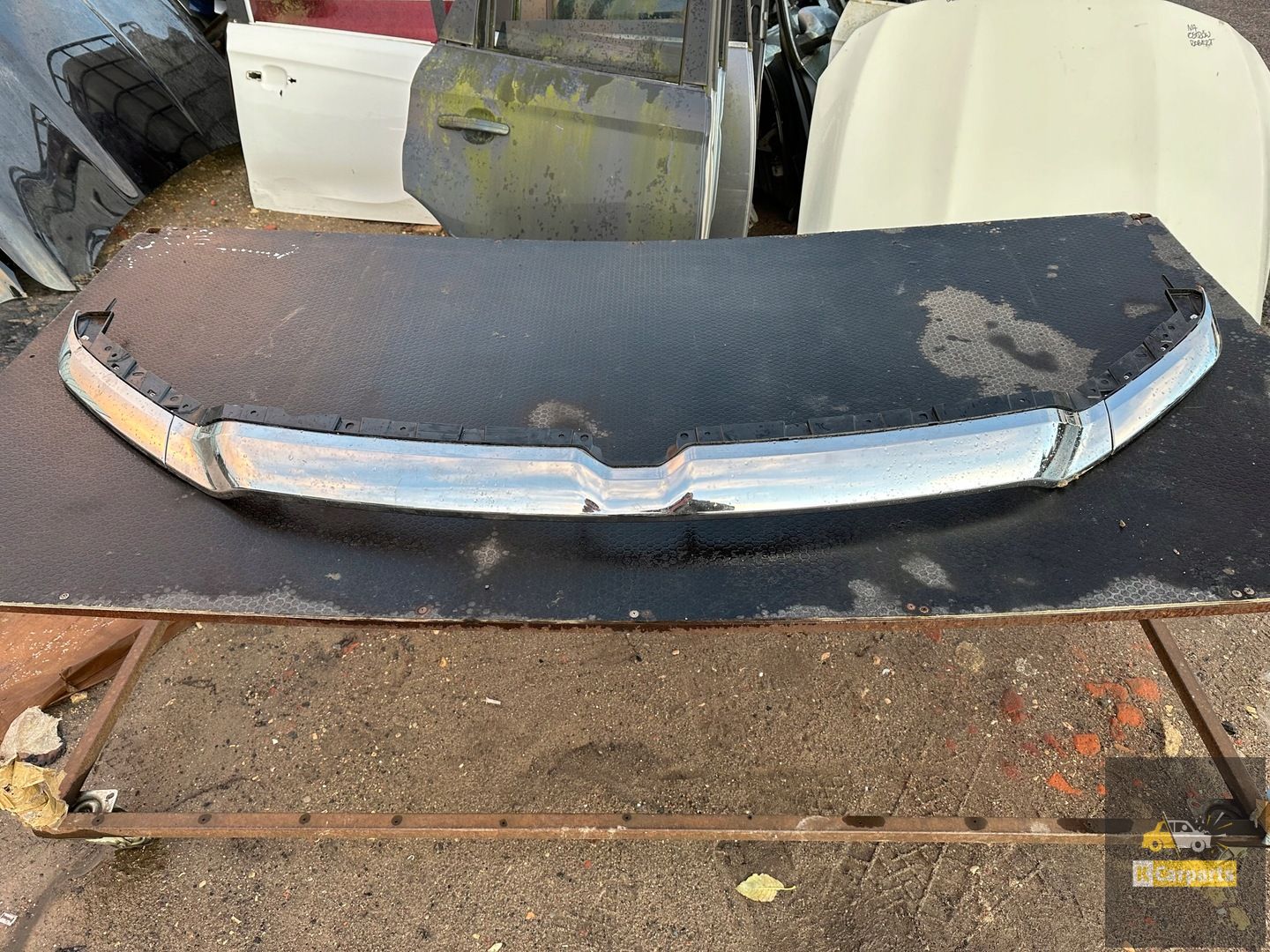 Garniture de pare-chocs avant Dodge Ram V 18