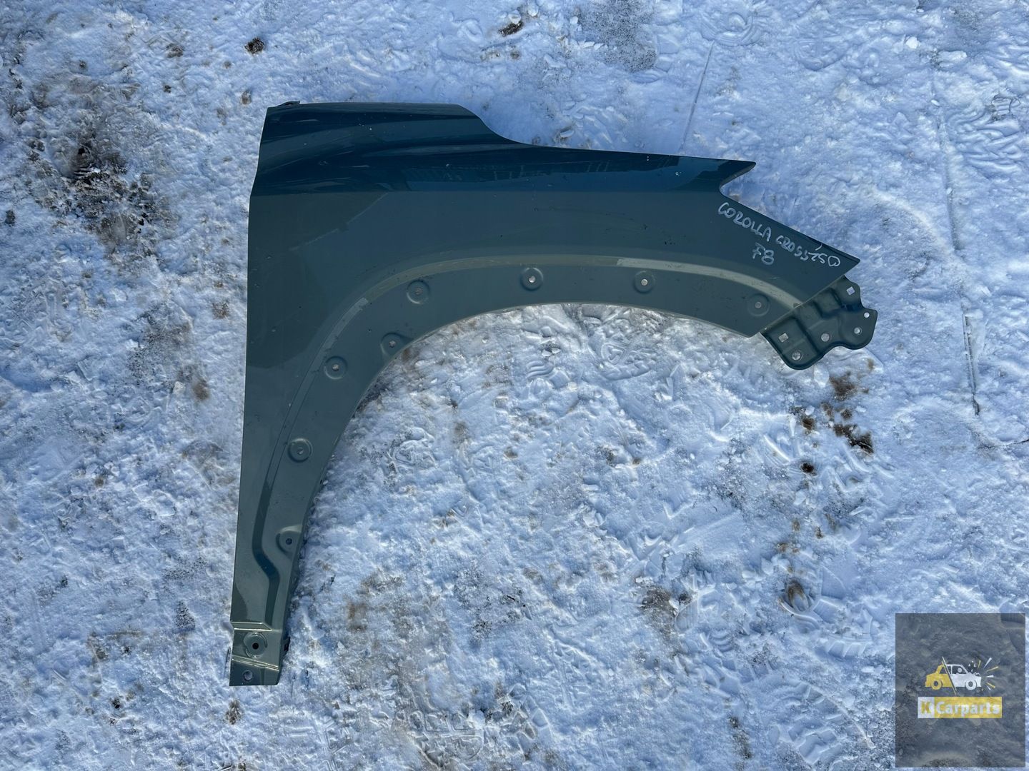 Toyota Corolla Cross 22- right front wing