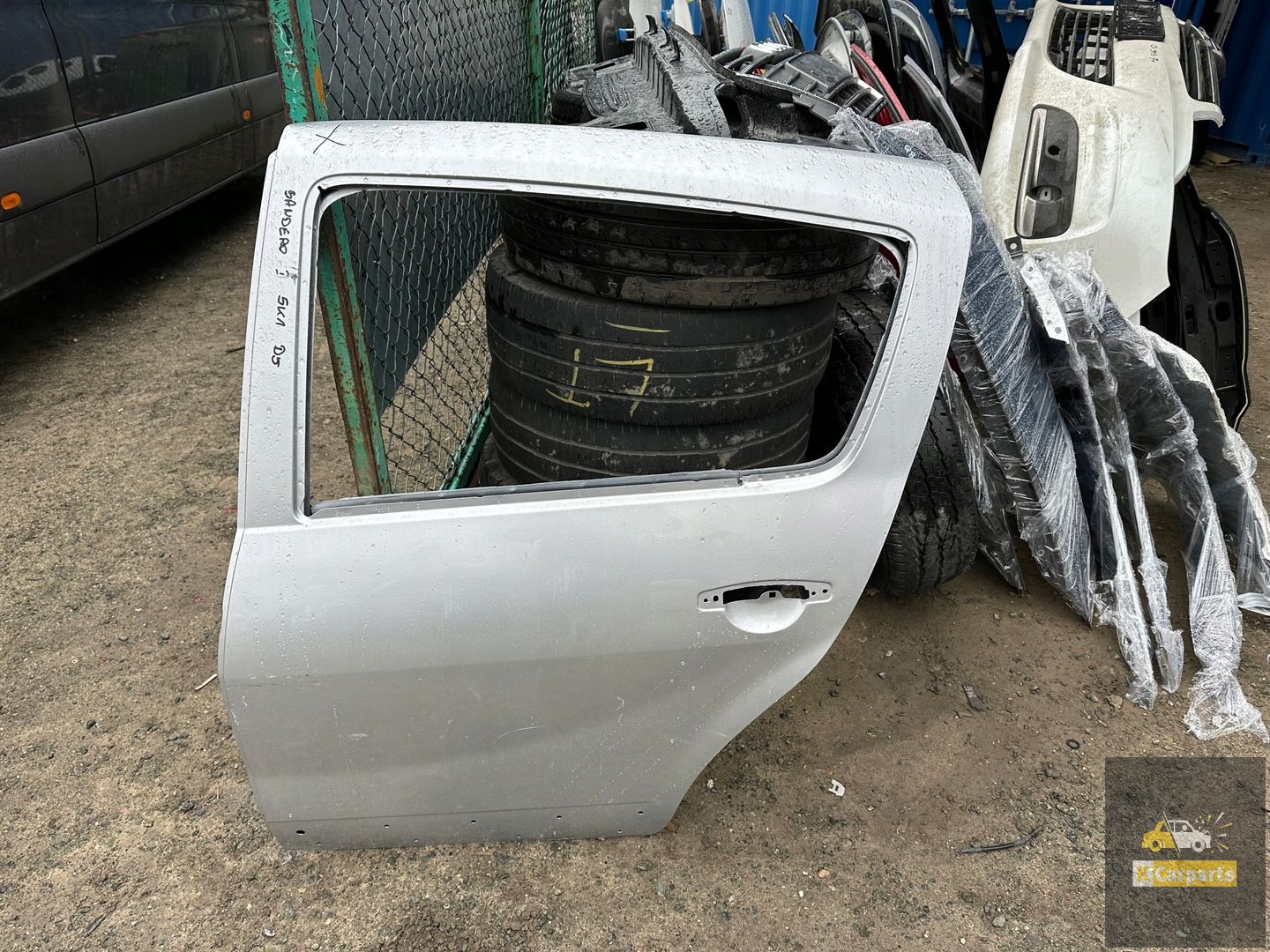 Dacia Sandero I left rear door
