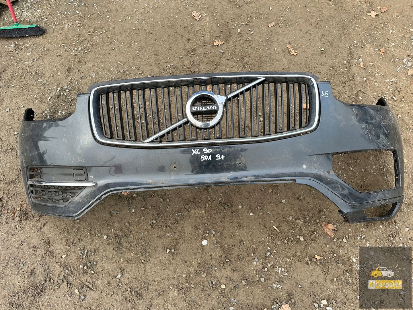 Volvo XC90 II Frontstoßstange anheben