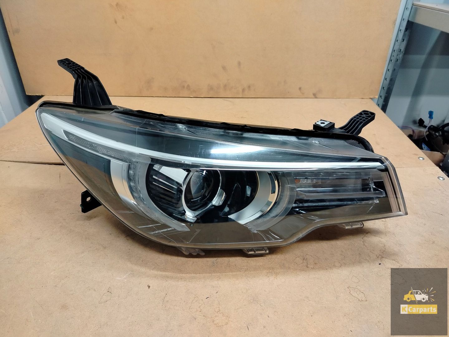 MG ZS lens right