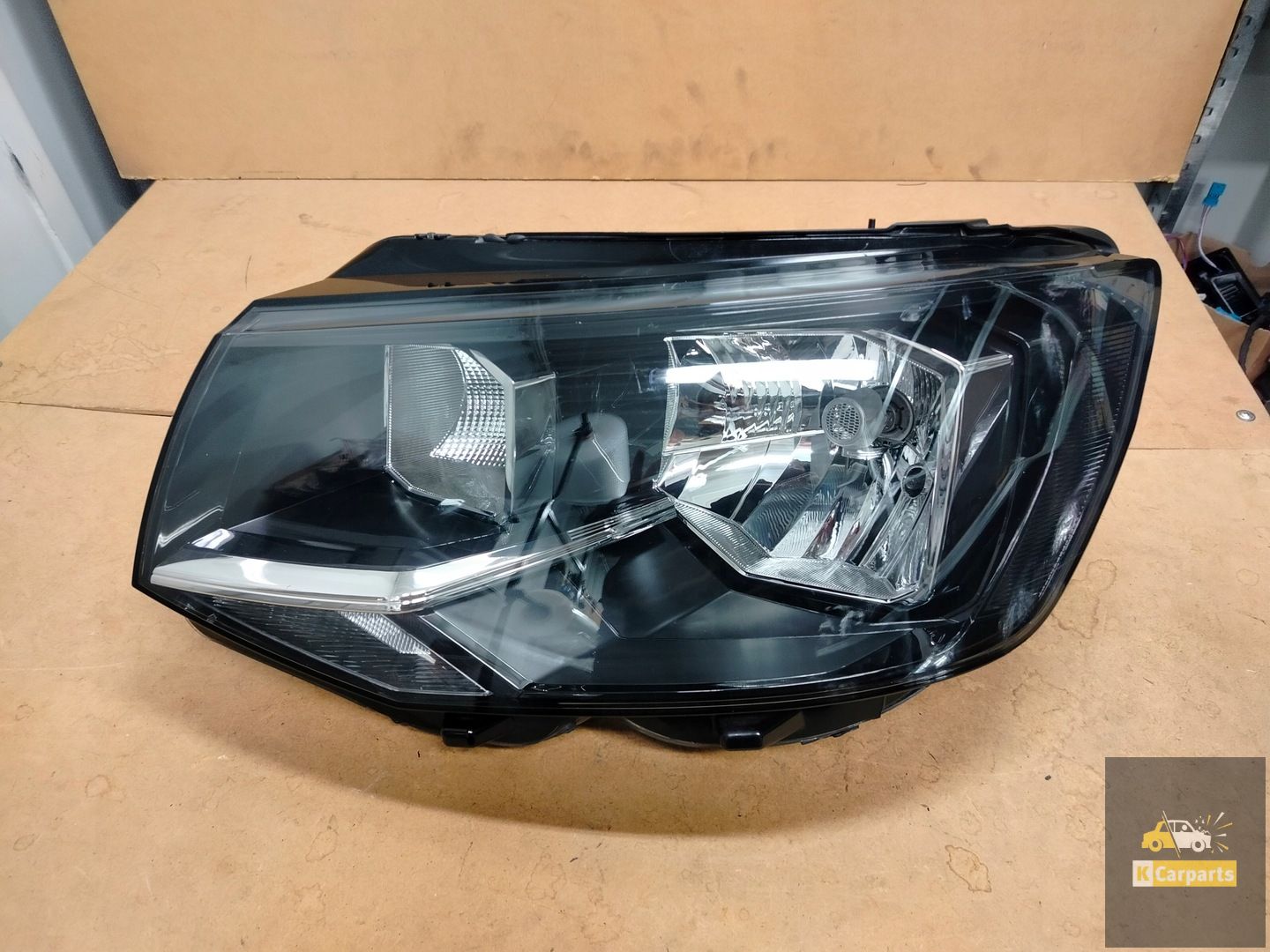 7E1.941.015.AB, Feu de chargement gauche idéal pour camion VW Transporter T6