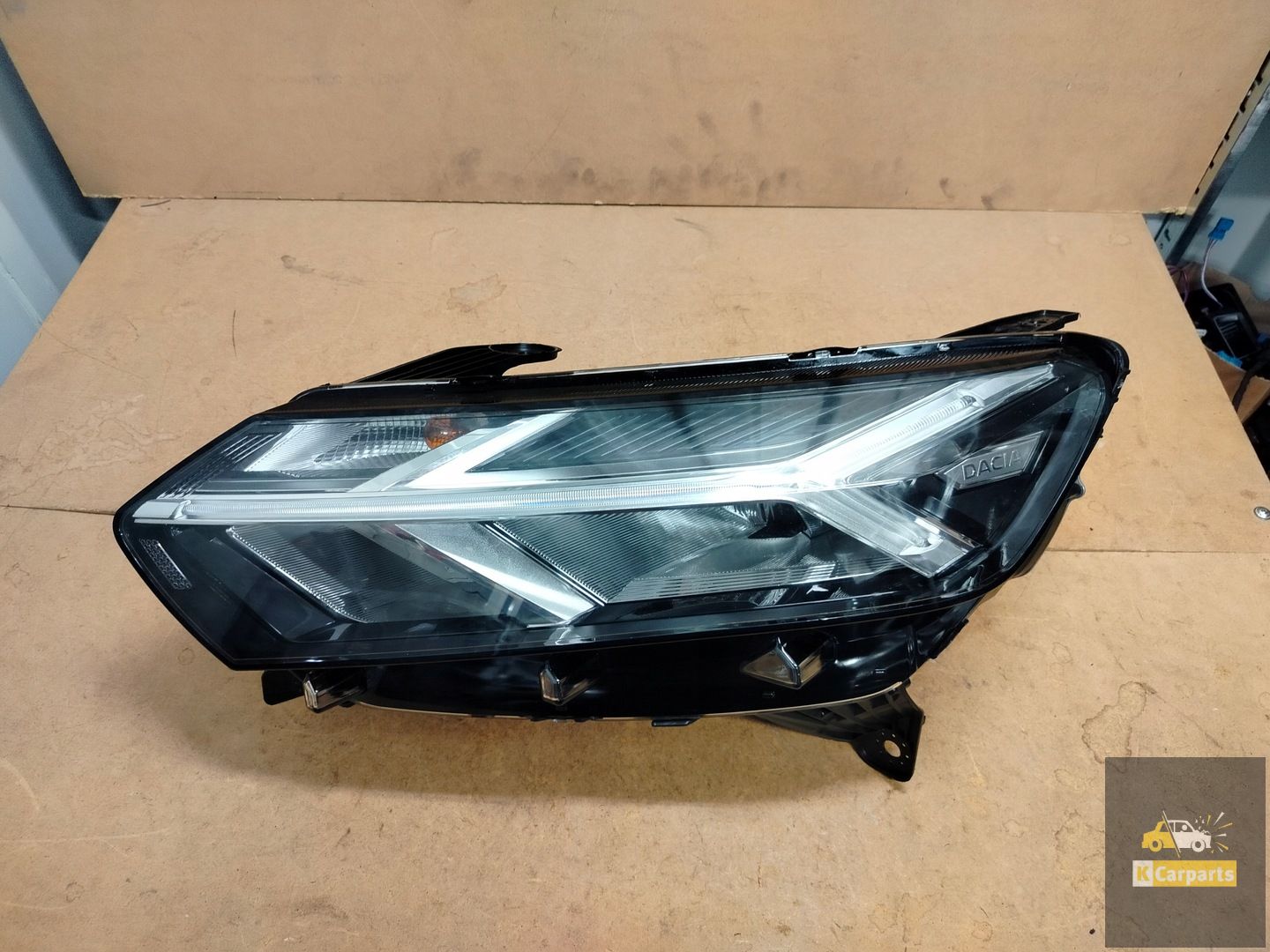 260605914R, Dacia Sandero III Logan III Silberne linke Lampe