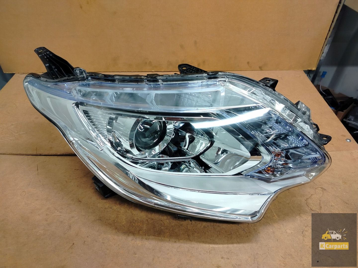 8301C742, Mitsubishi L200 V Xenon lamp rechts Perfect