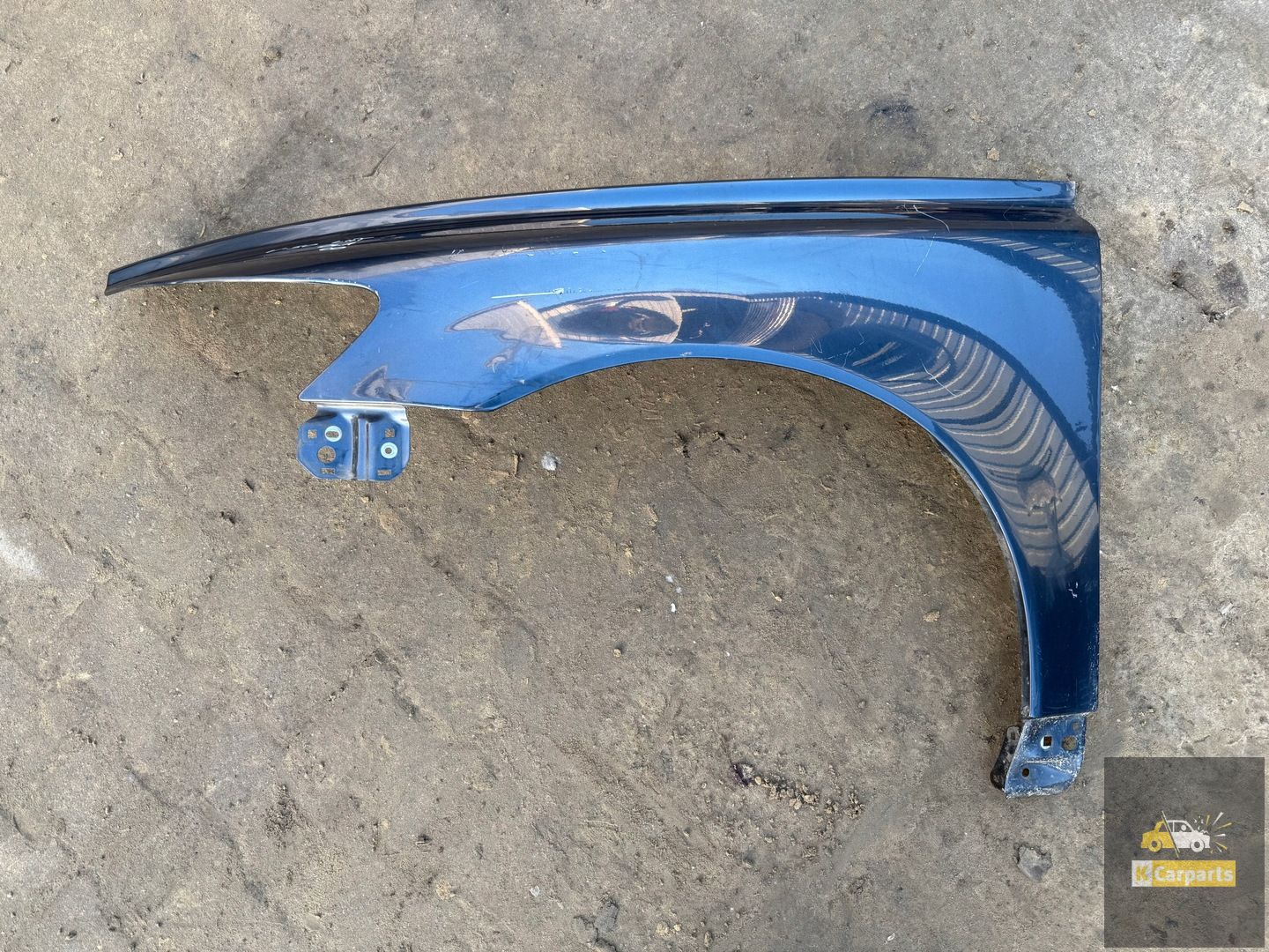 Volvo V50 Left front wing up
