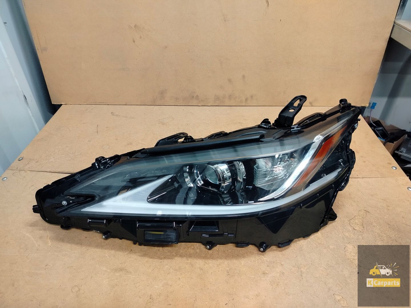 Lexus ES VIII LED-lamp links