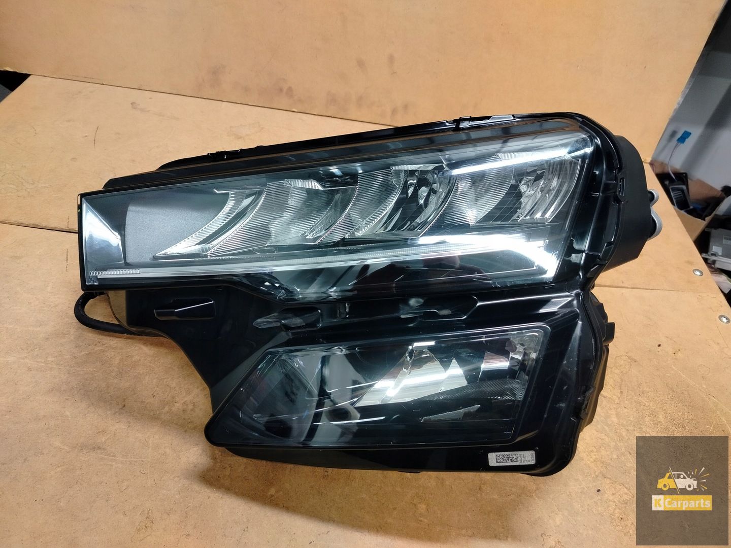 57B.941.009, Skoda Karoq Lift LED-lamp links