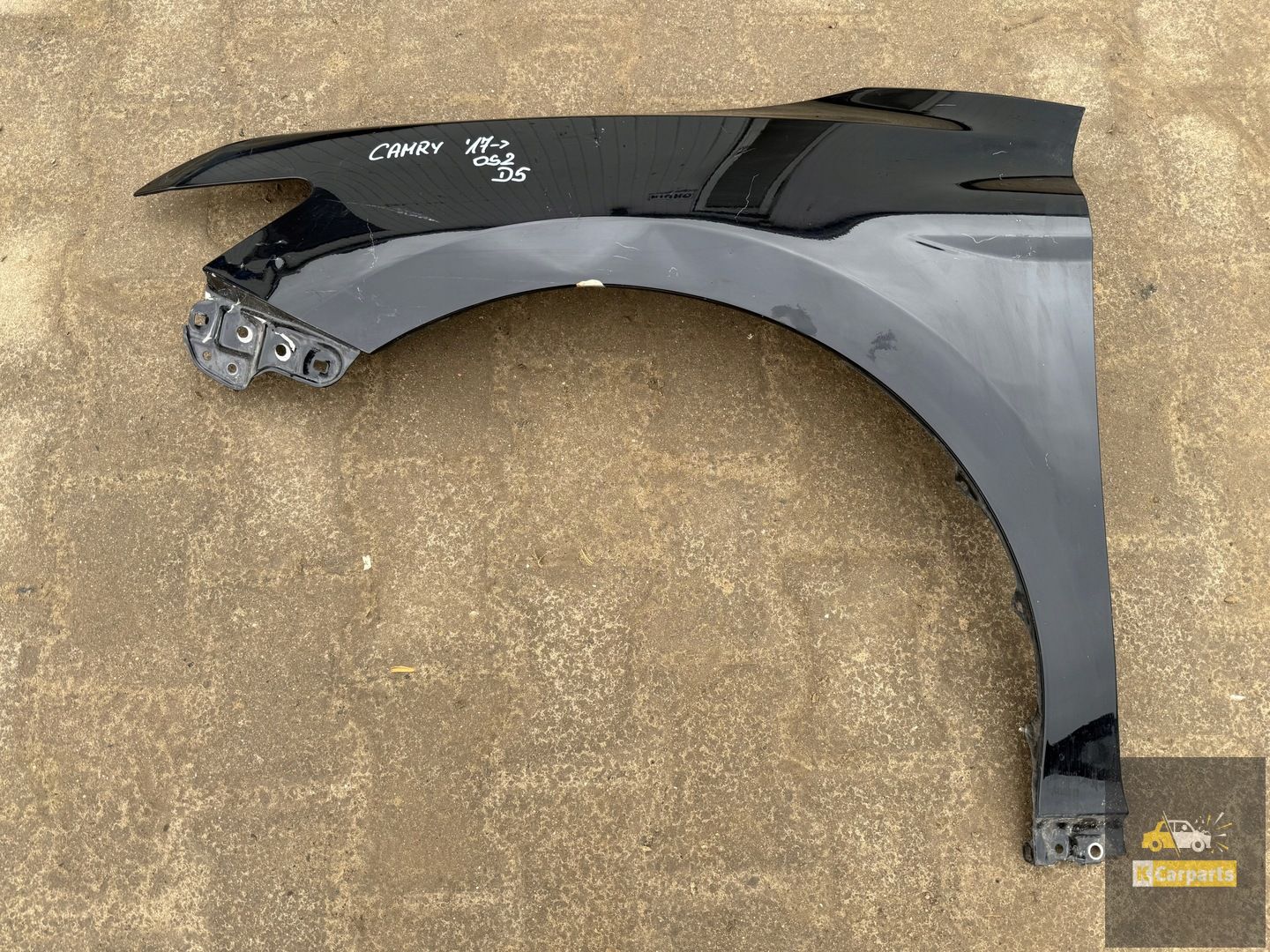 Toyota Camry VIII left front wing
