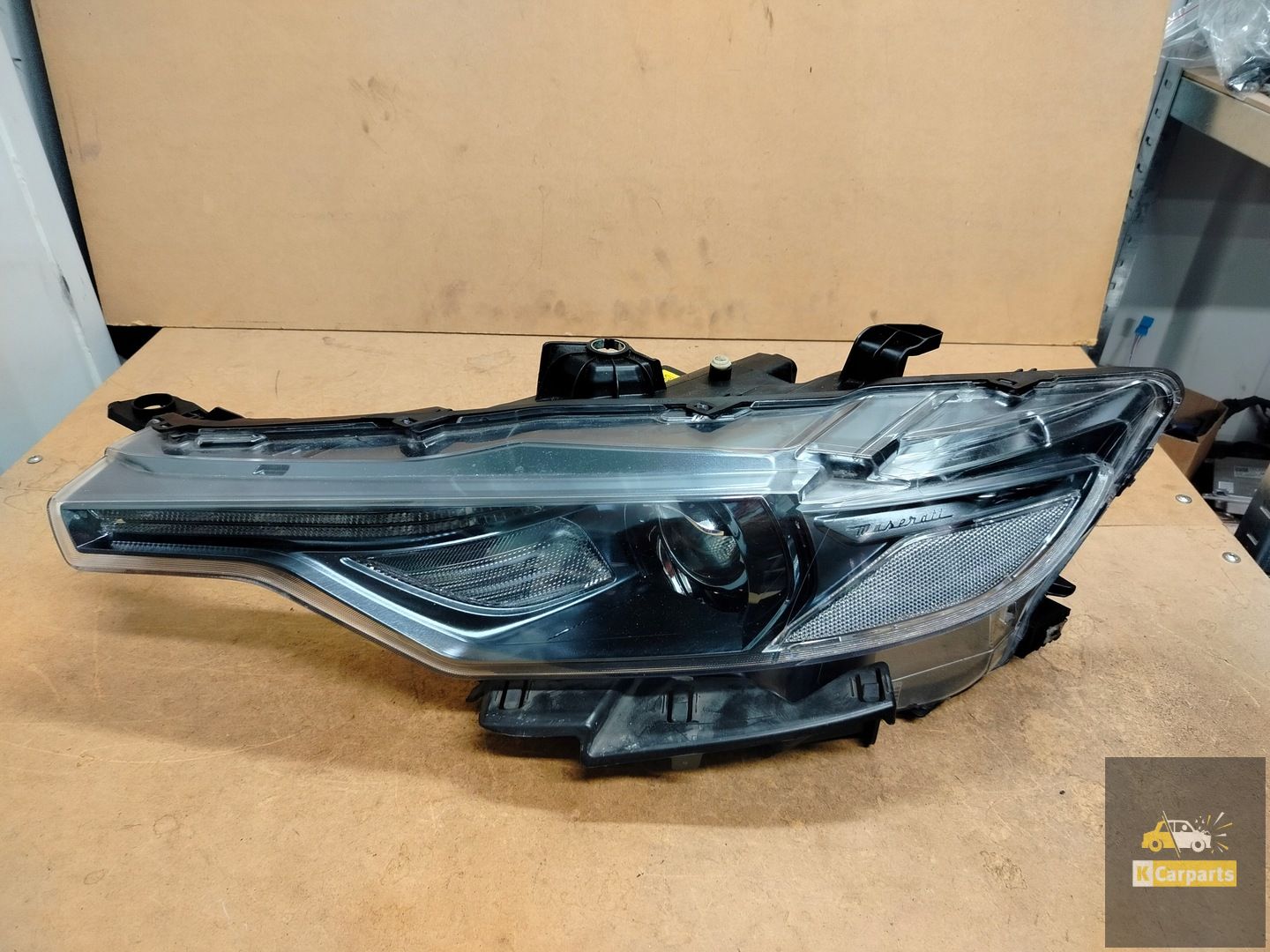 670032328, Maserati Levante Xenon Geen Torsie linkerlamp