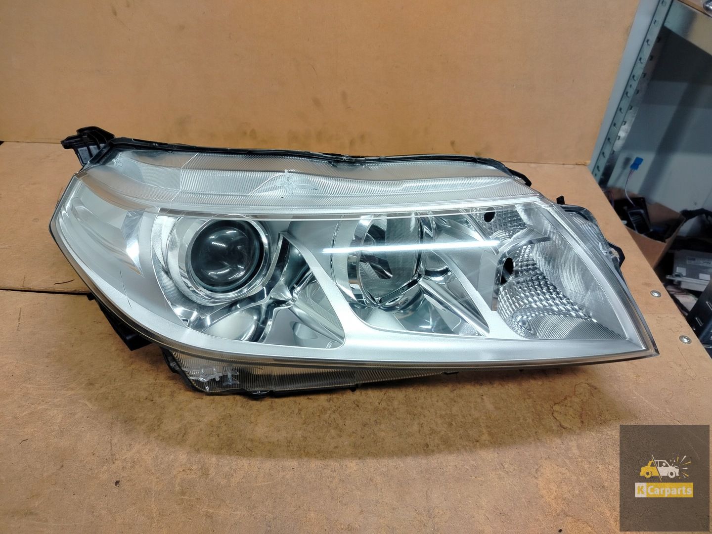 100-18097, Suzuki Vitara Linse rechts Perfekt