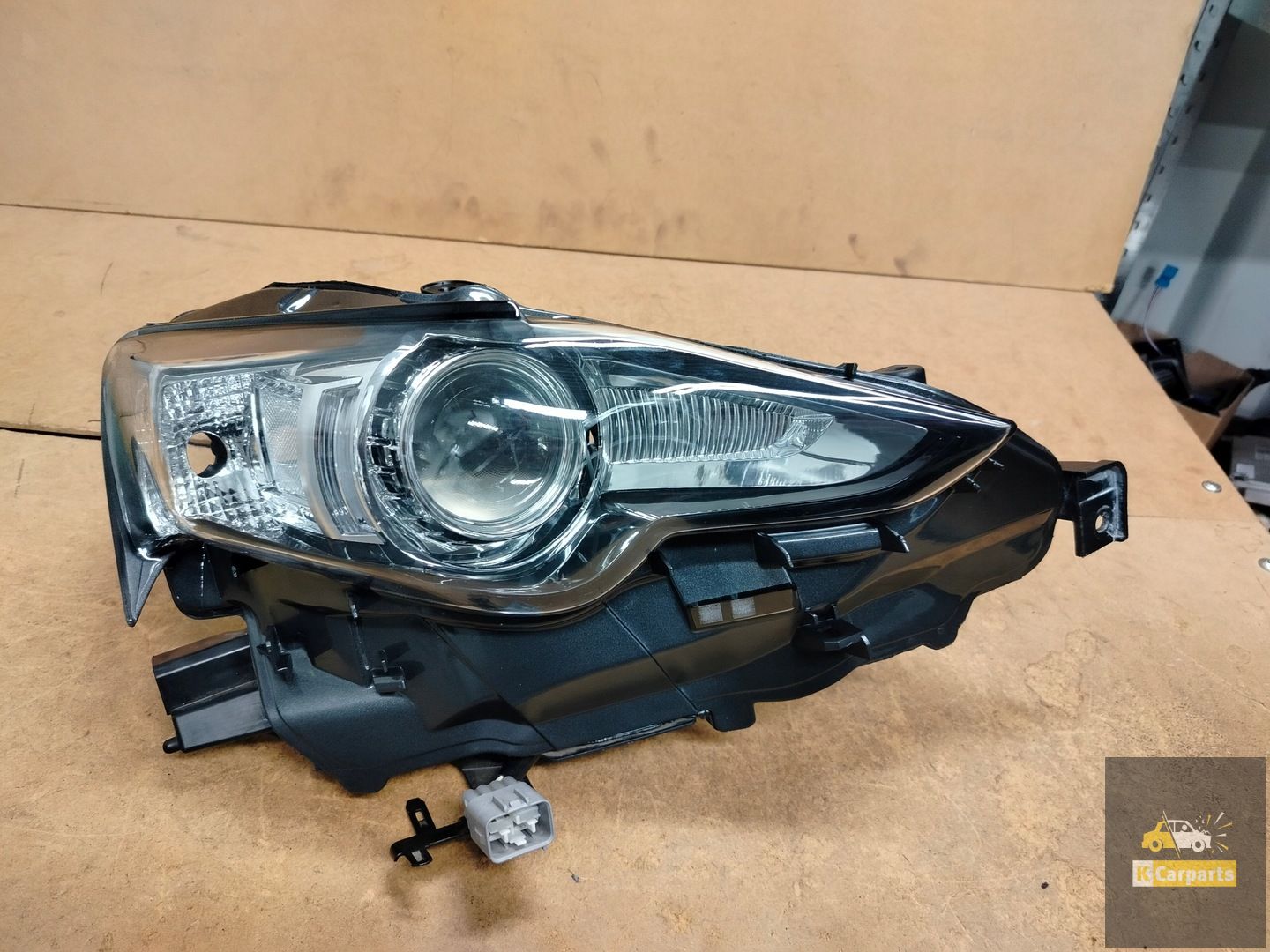 Lexus IS III Xenonlamp rechts