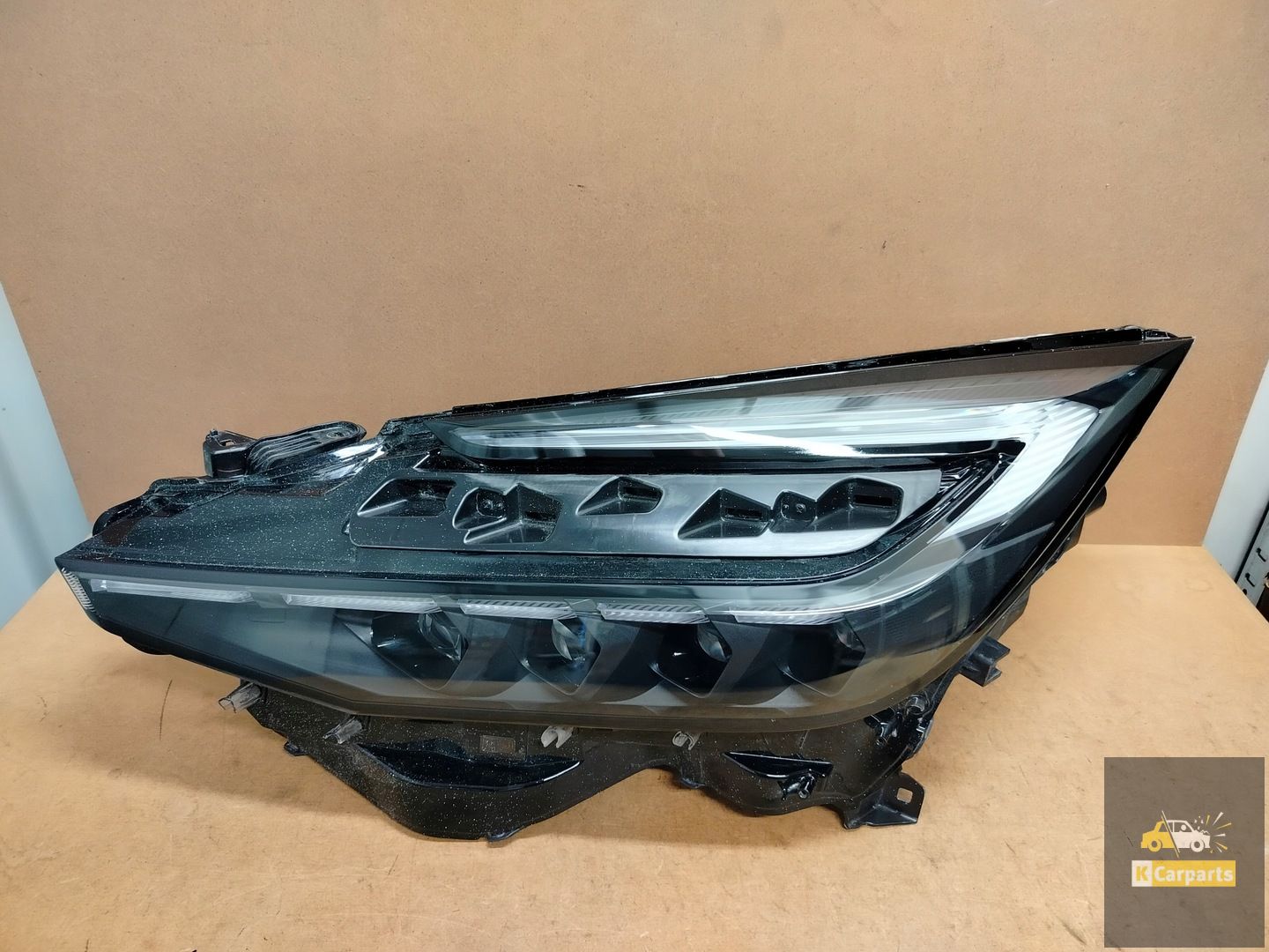 81150-F4240-00, Liens de lampe LED prismatiques pour Toyota CHR CH-R II