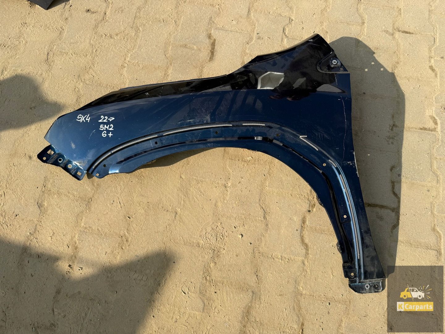 Suzuki SX4 S-Cross 22- left front wing