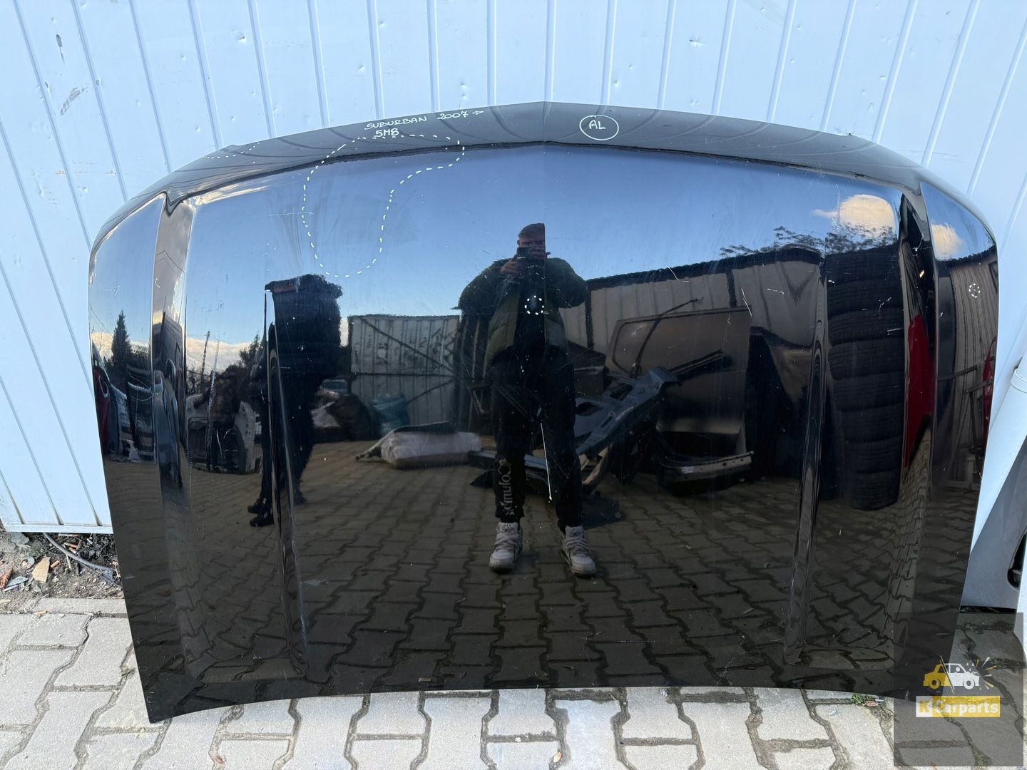 Chevrolet Suburban 07- hood