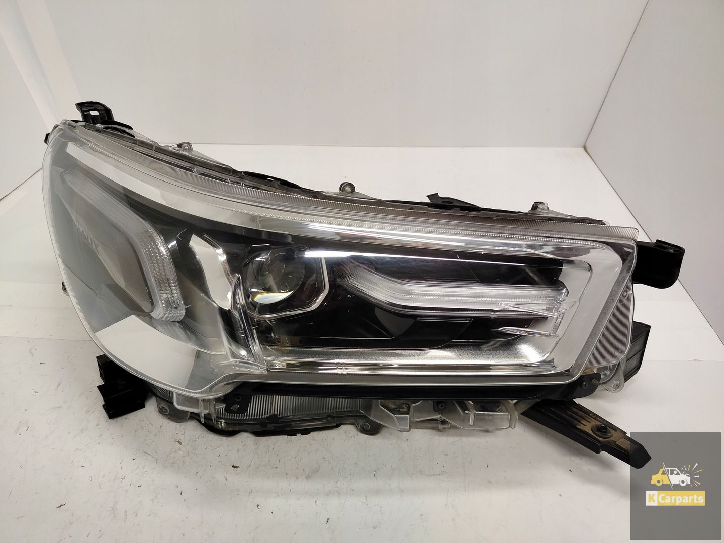 81110-0KU80, Toyota Hilux VIII Lift Voll-LED-Leuchte rechts