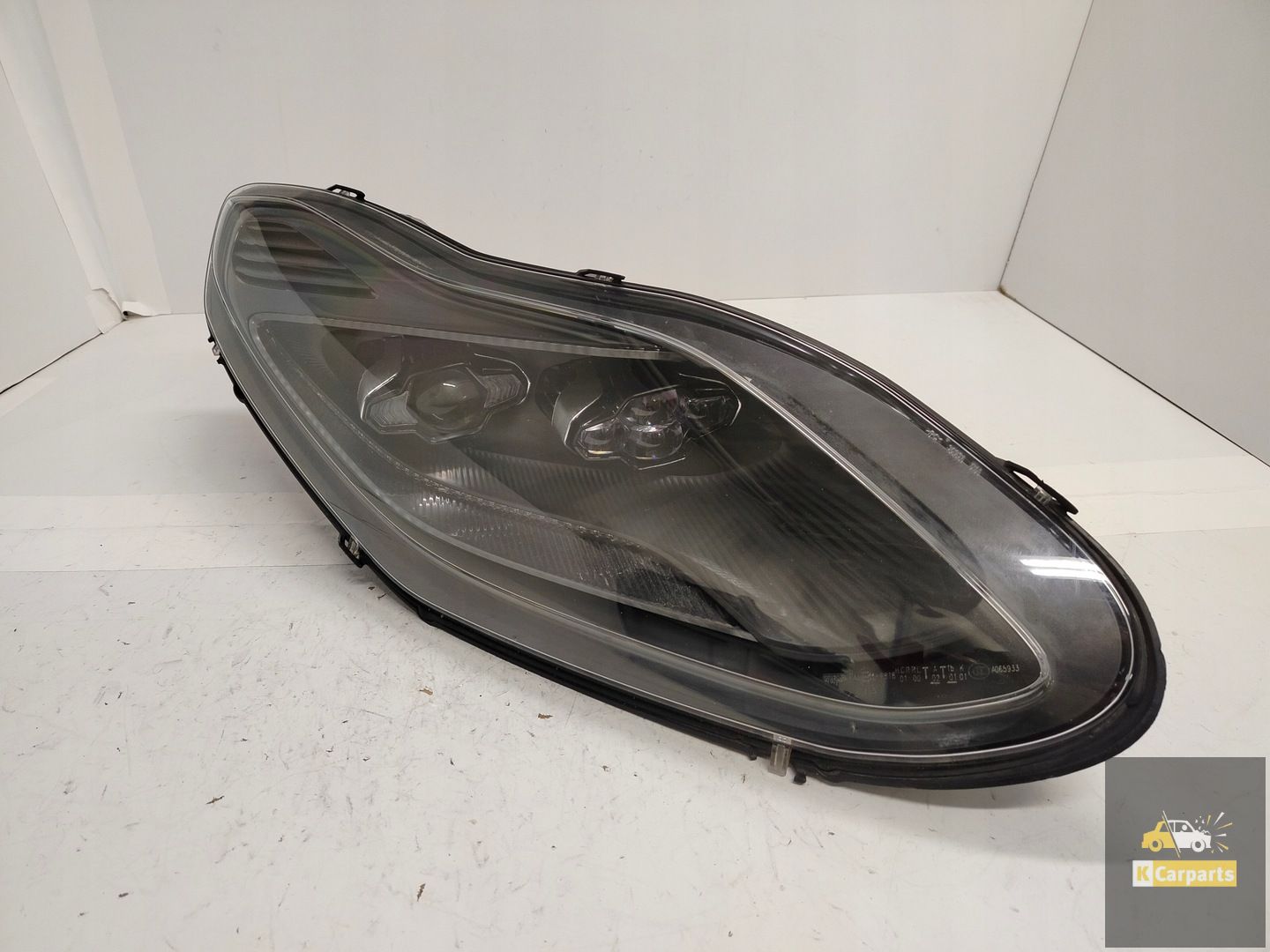 JY53-13W029-BA, Aston Martin DB11 Zwart Donker Zwart rechterlamp