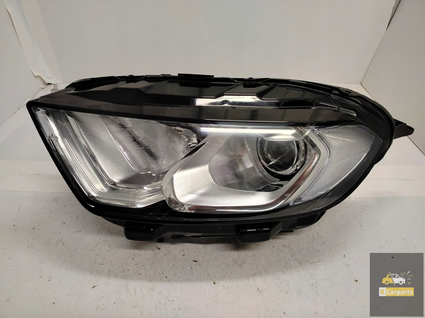 GN15-13W030-JG, Ford Ecosport Lift Lens LED Clear Left Lamp