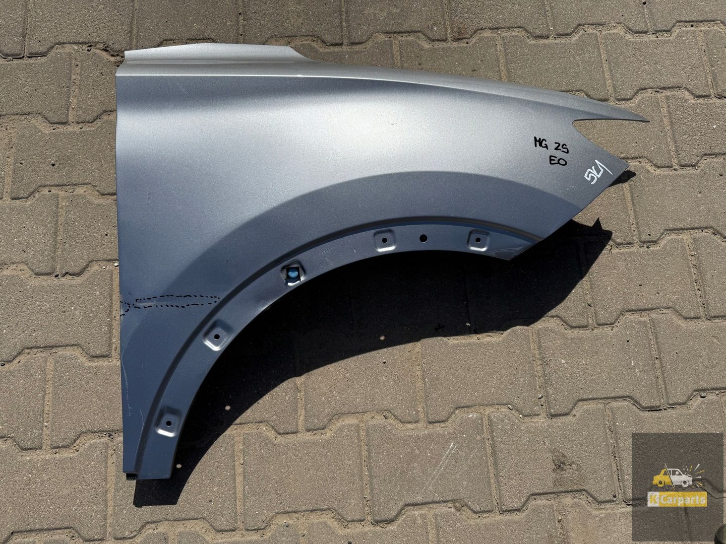 MG ZS right front wing