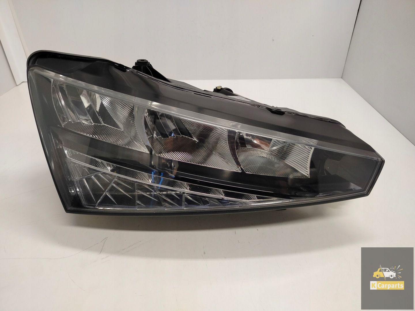 657941016, Skoda Scala LED right lamp