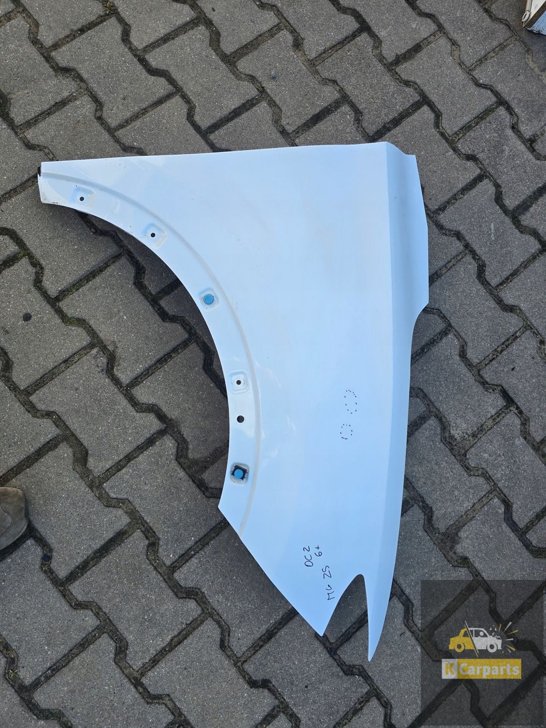 MG ZS right front wing