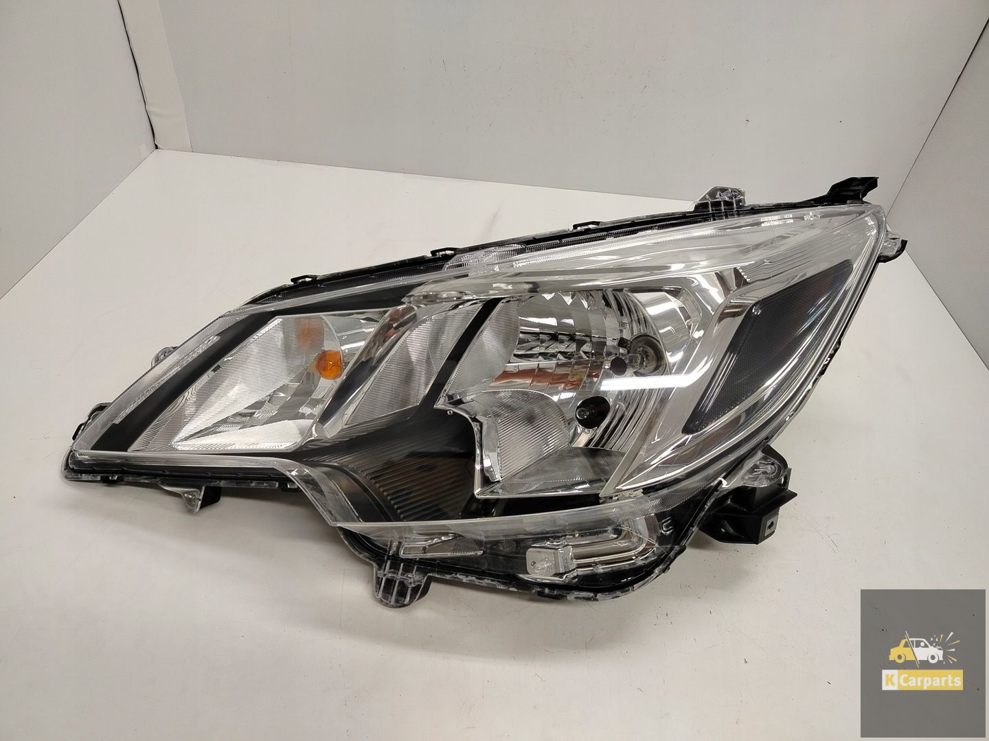 8301D445, MItsubishi Space Star II Normale linkerlamp Ideaal