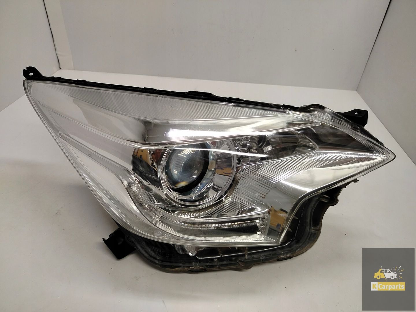 81110-52K00, Toyota Verso S LED-Scheinwerfer rechts