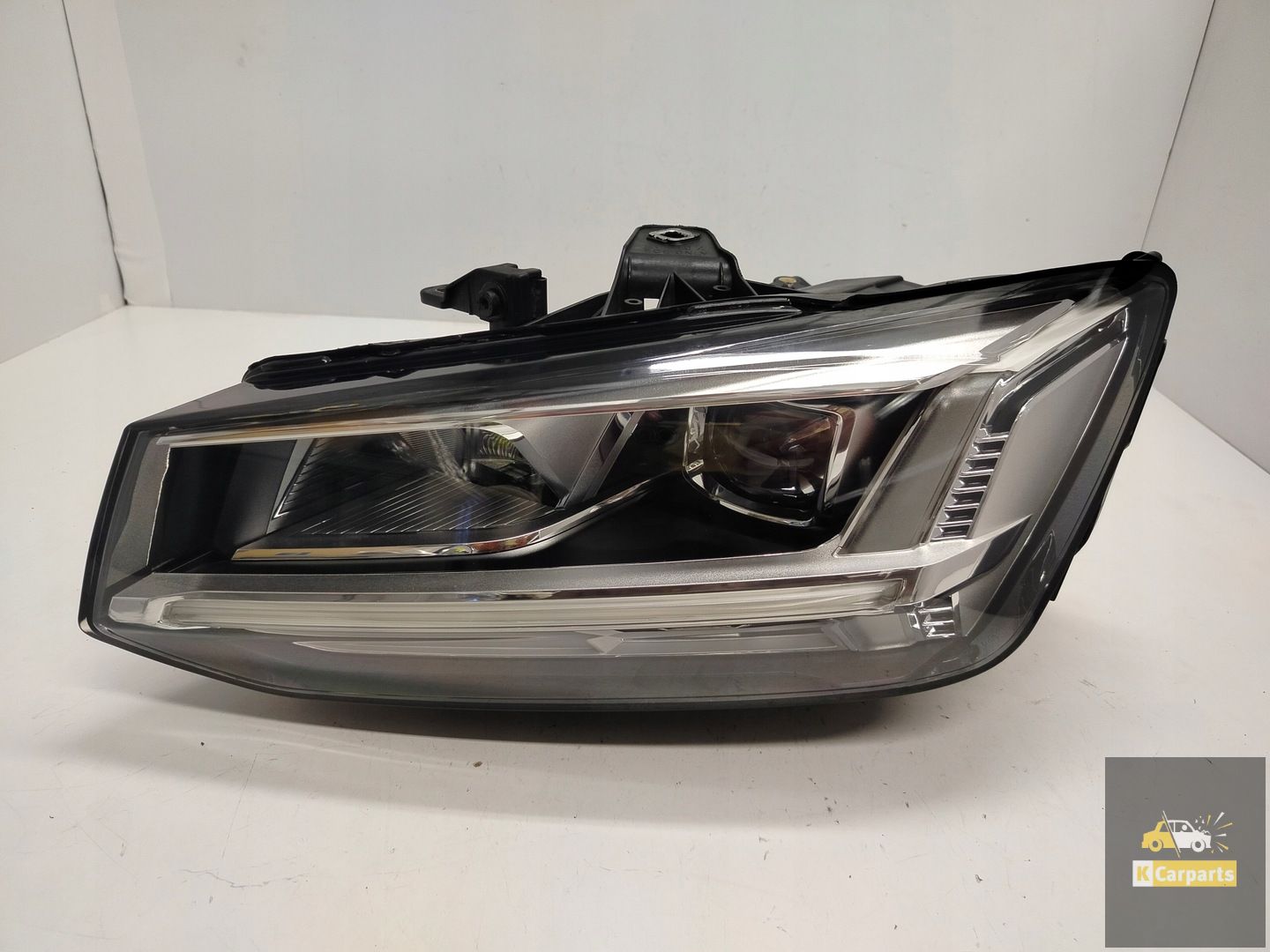 81A941033, Audi Q2 Volledig led-licht links