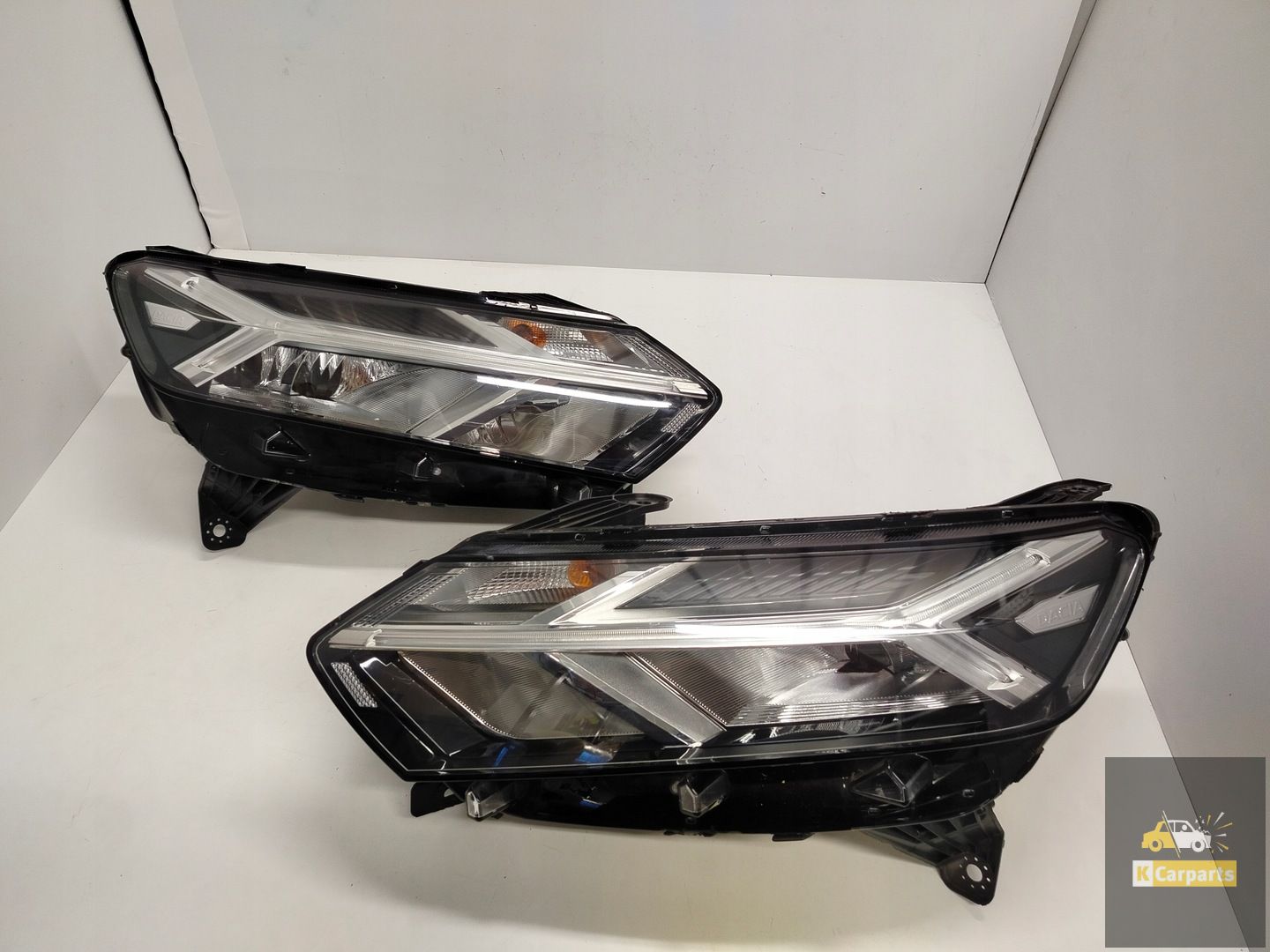 260607161R, Dacia Sandero III Logan III Silberne LED-Lampe rechts/links