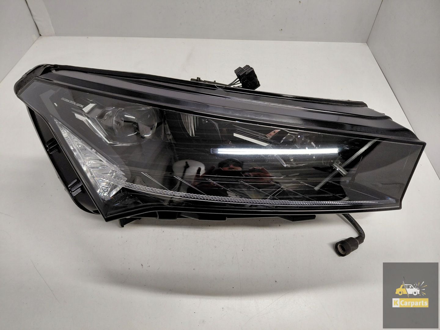 5LB.941.016.A, Phare avant droit Full LED Skoda Enyaq en parfait état