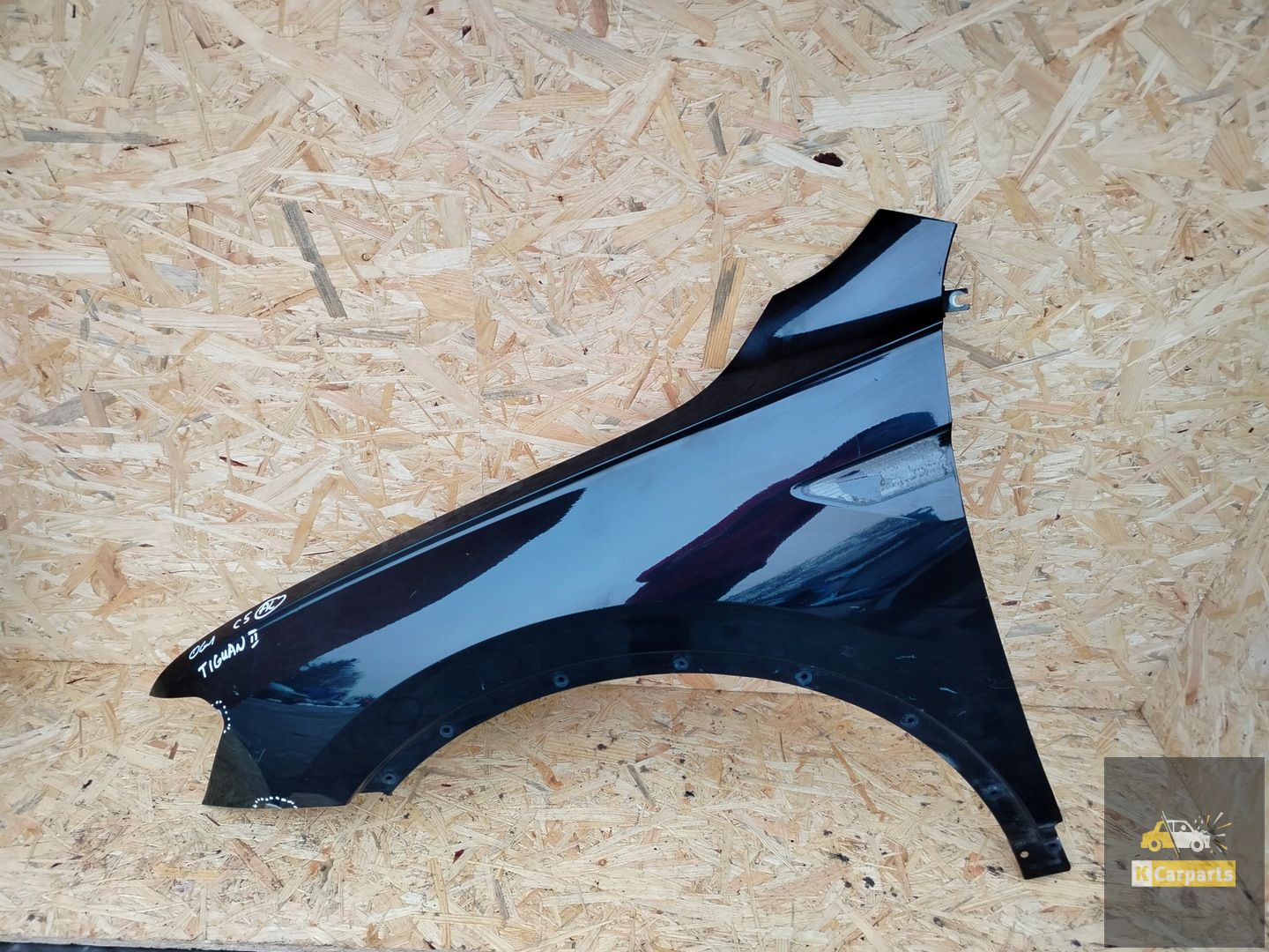 VW Tiguan II 16-20 left front wing