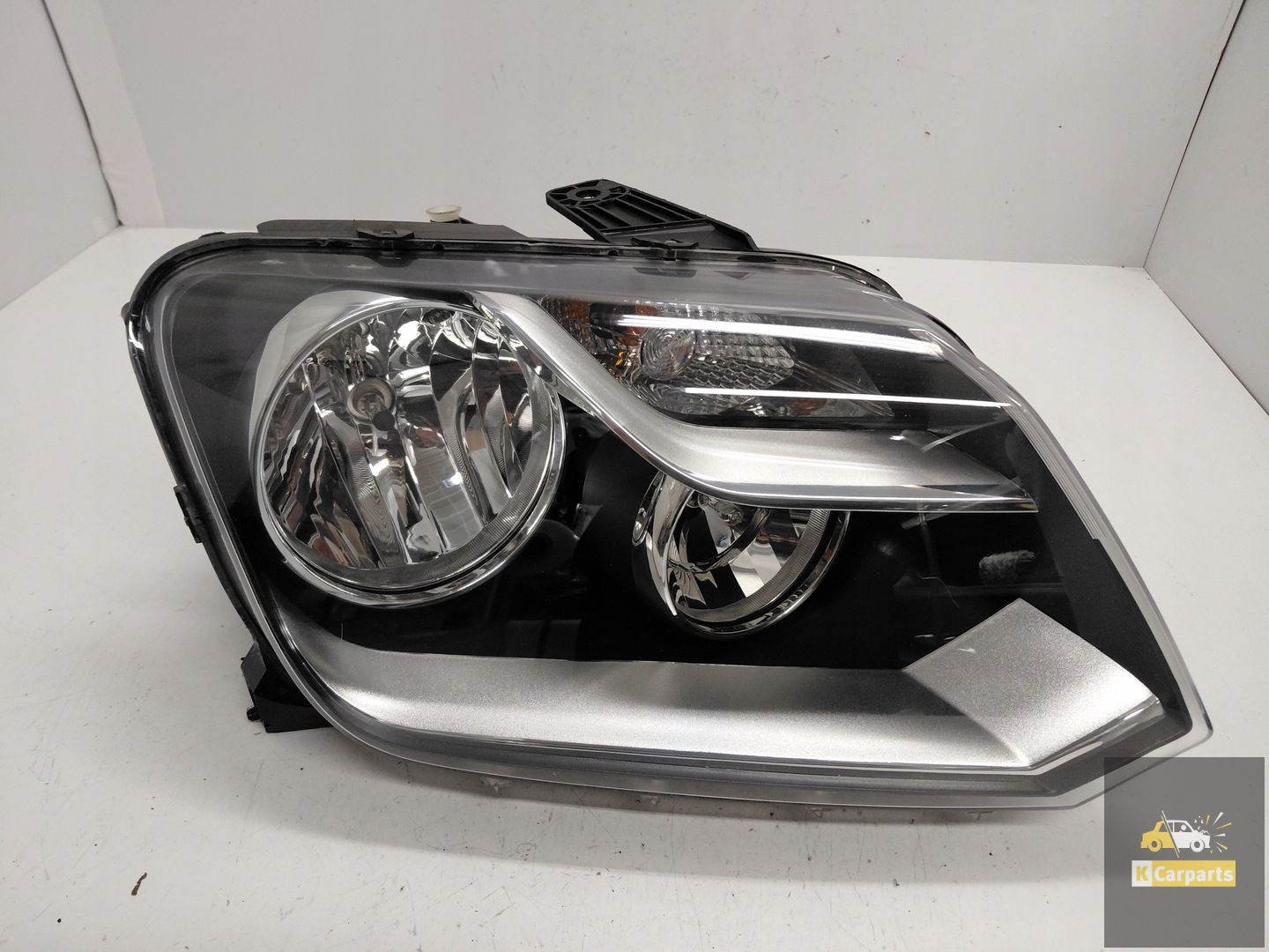 VW Amarok Normal right lamp Ideal