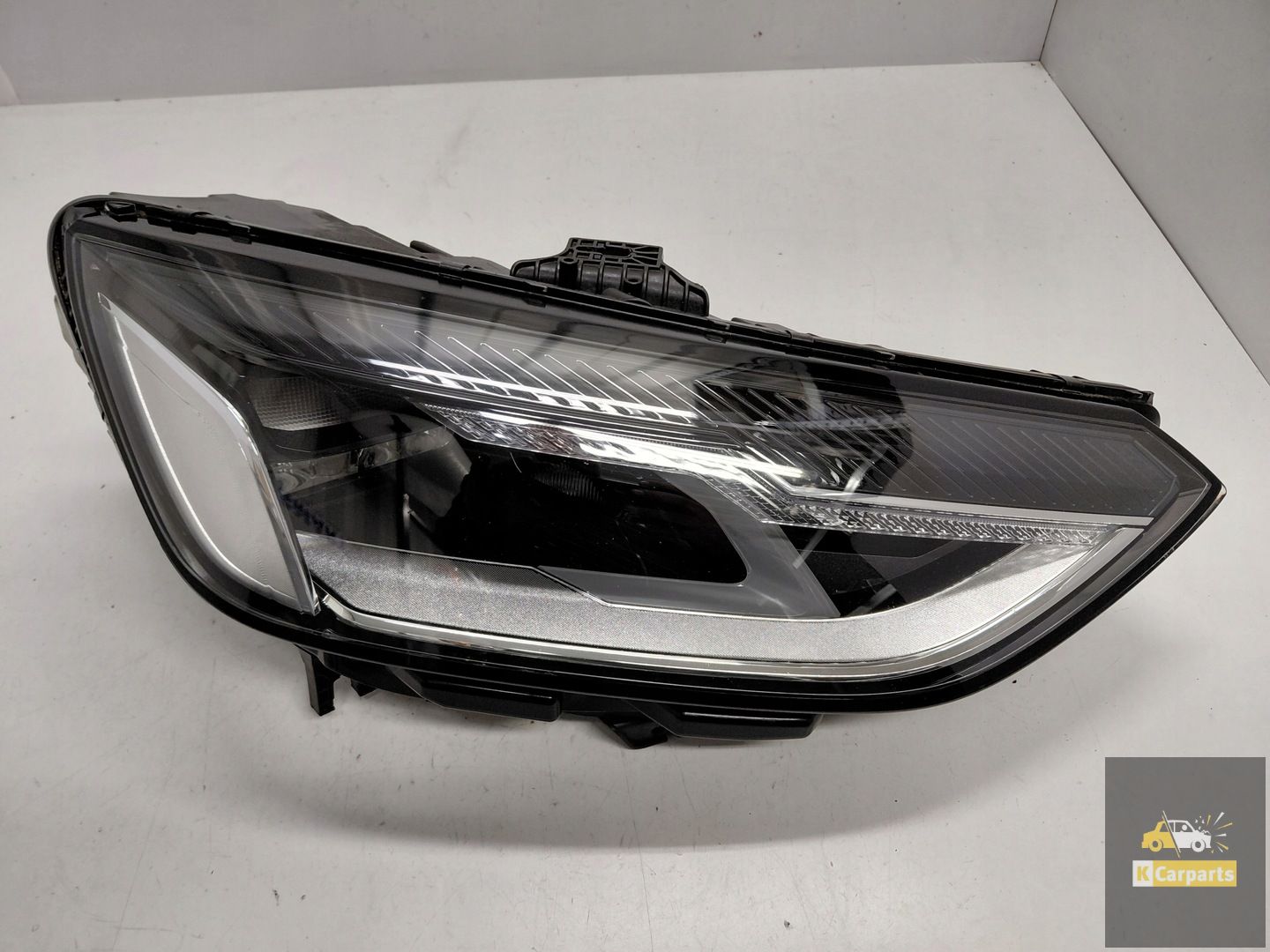8W0.941.012, Audi A4 B9 8W Lift LED right lamp Ideal