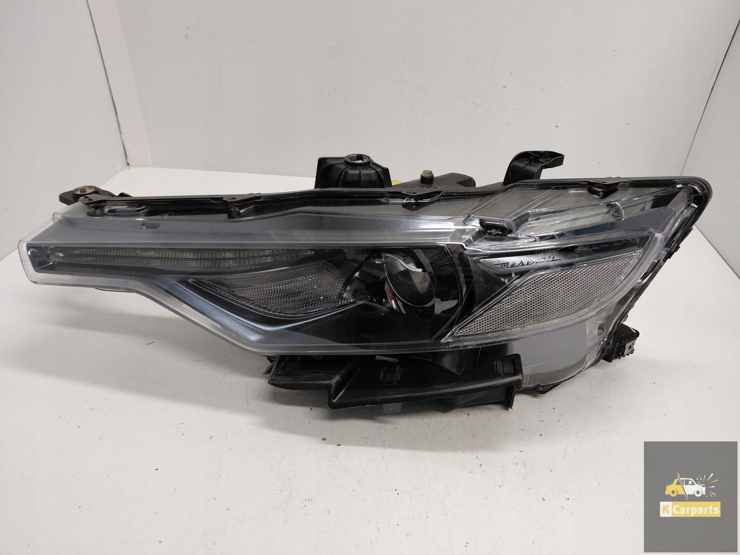 670032328, Maserati Levante Xenon Geen Torsie linkerlamp