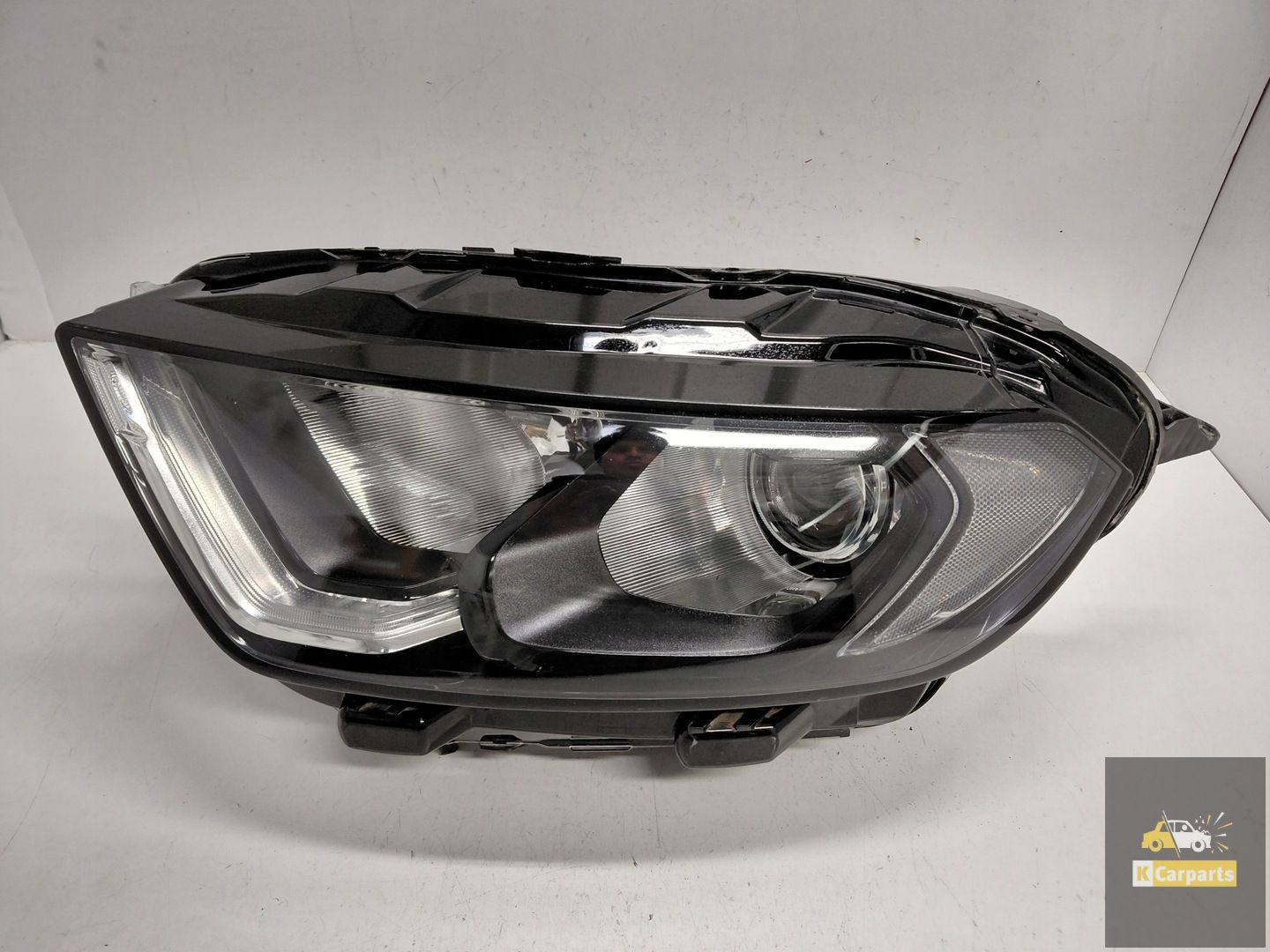 GN15-13W030-YA, Ford Ecosport Lift Lens LED Black ST Left Lamp