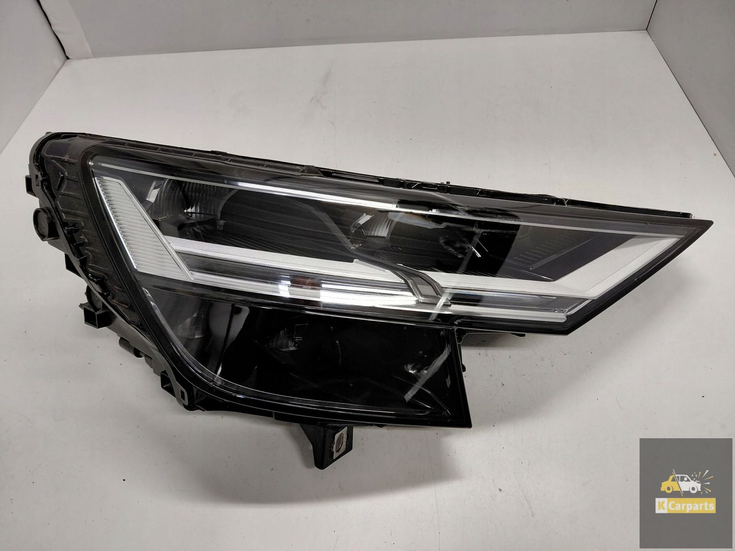 4m8.941.034, Phare avant droit Full LED pour Audi Q8