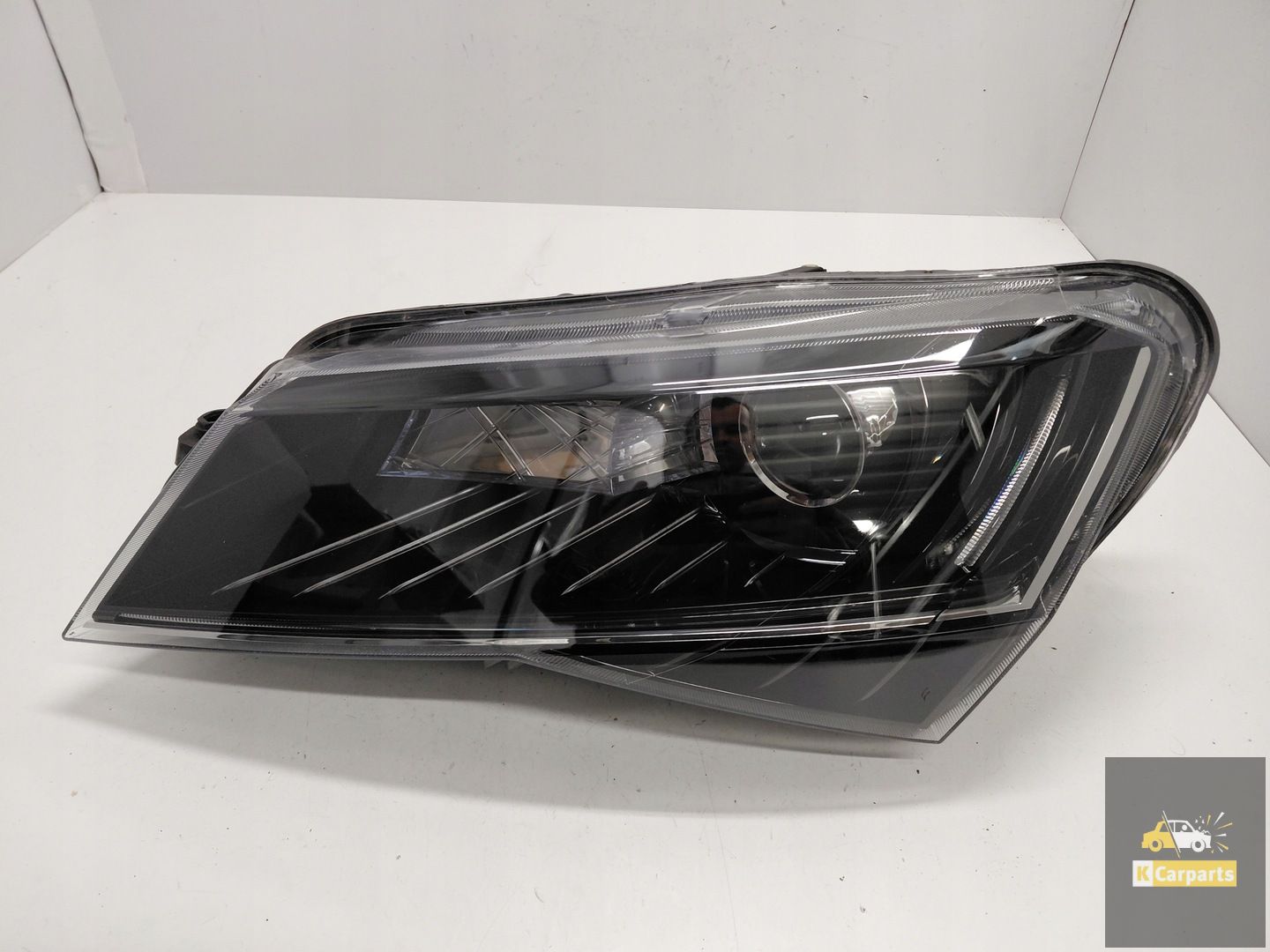 3V1.941.015.B, Skoda Superb III Xenon Torsion Linkerlamp Ideaal