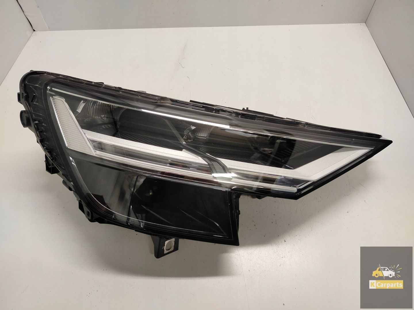 4M8941034, Phare avant droit Full LED Audi Q8 en parfait état