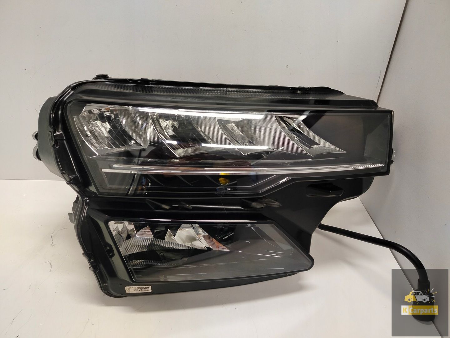 57B.941.010, Skoda Karoq Lift LED right lamp Ideal