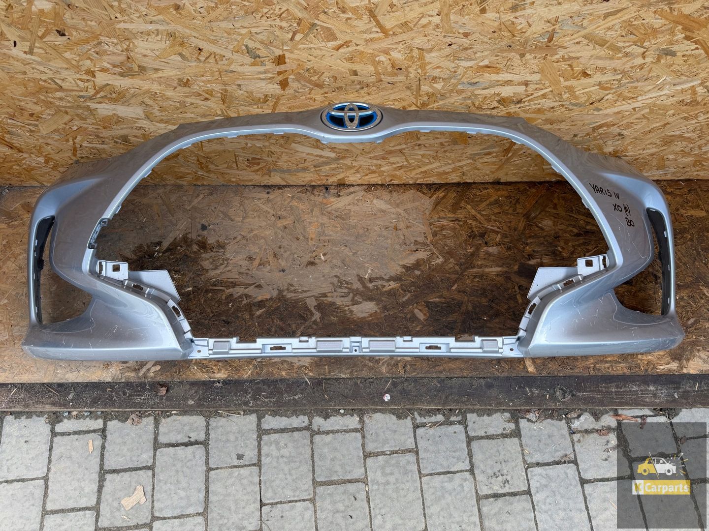 Toyota Yaris IV 20- Frontstoßstange